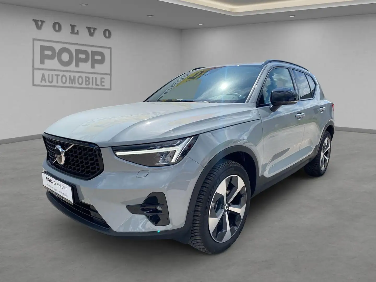 Volvo XC40 B3 FWD Plus Dark ACC BLIS DAB FHZ H&K SHZ Grau - 1