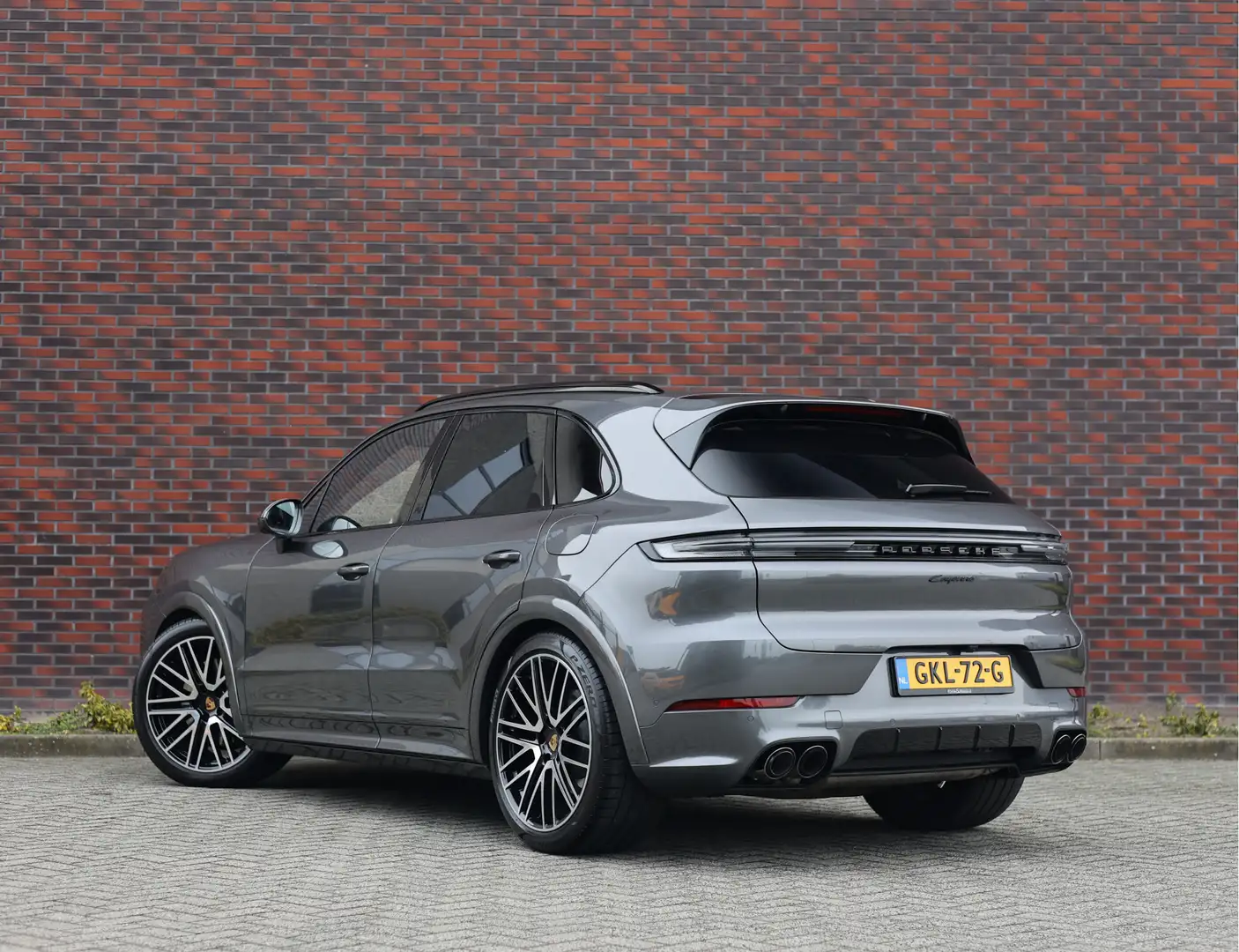 Porsche Cayenne 3.0 E-Hybrid | Pano - Trekhaak - Pas. Display Grau - 2