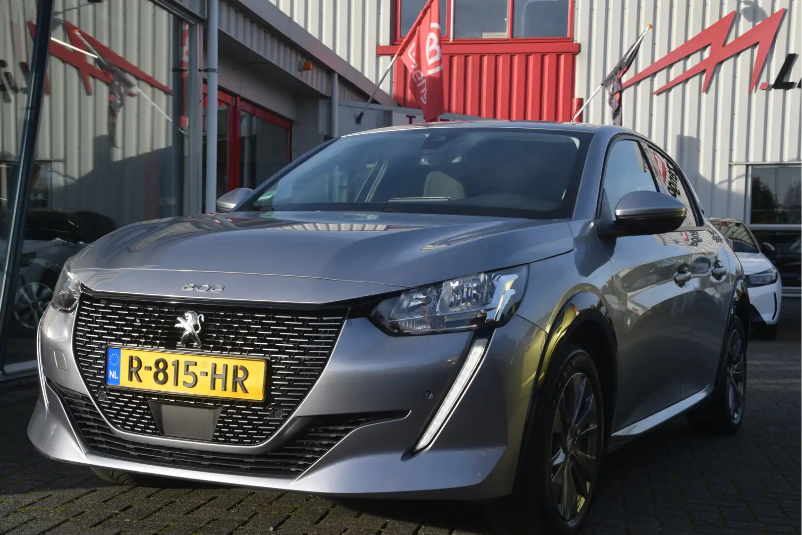 Peugeot e-208 EV Allure 50 kWh Carplay | Keyless | DAB | LMV | C Grijs - 2