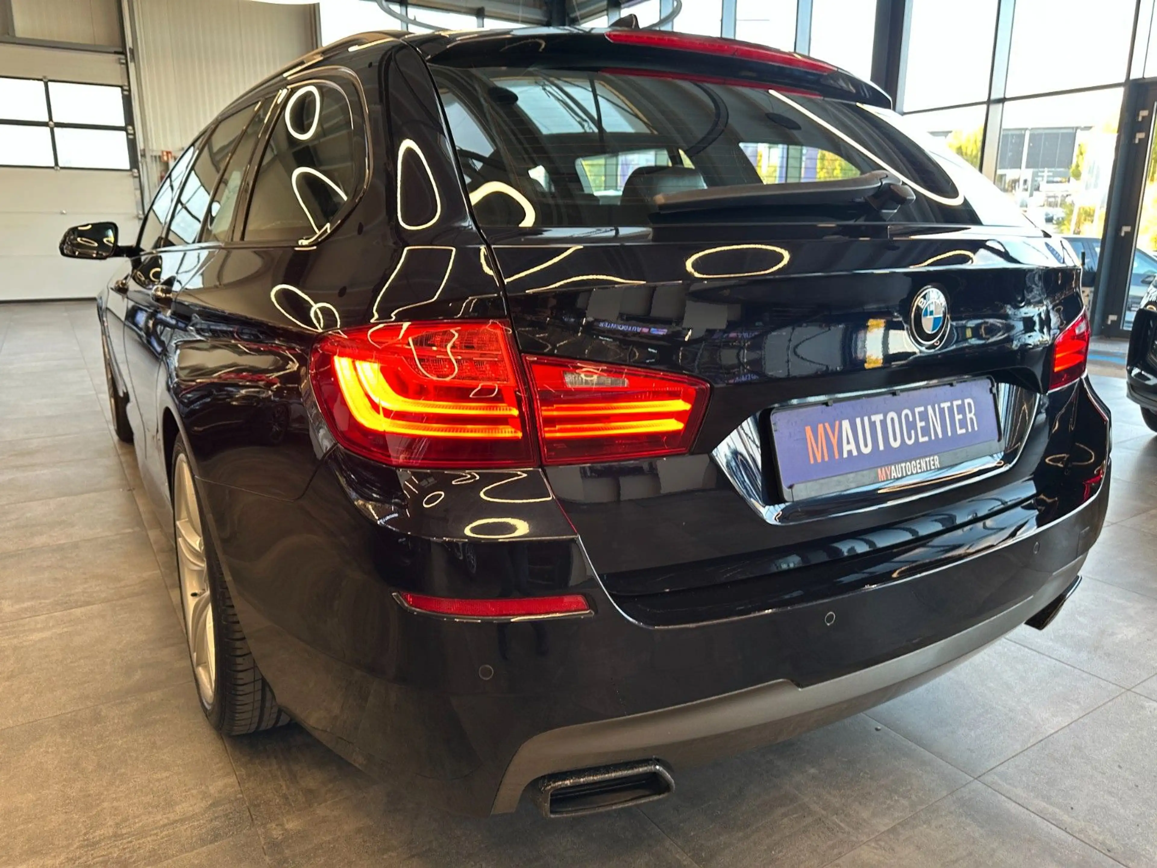 BMW 550 *Vollausstattung*HeadUP*4-ZONEN*AHK*LEDER* — photo 5