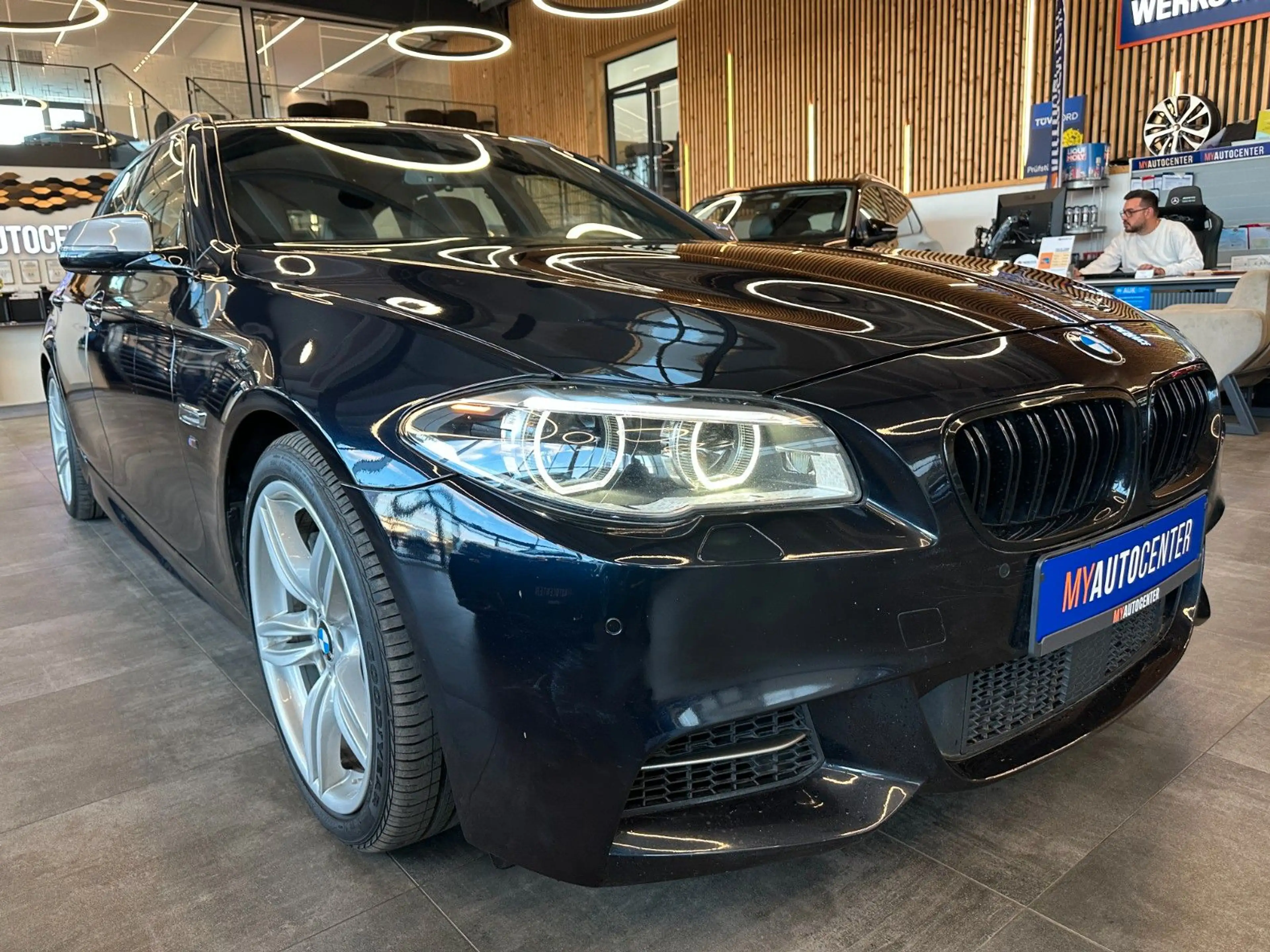 BMW 550 *Vollausstattung*HeadUP*4-ZONEN*AHK*LEDER* — photo 3