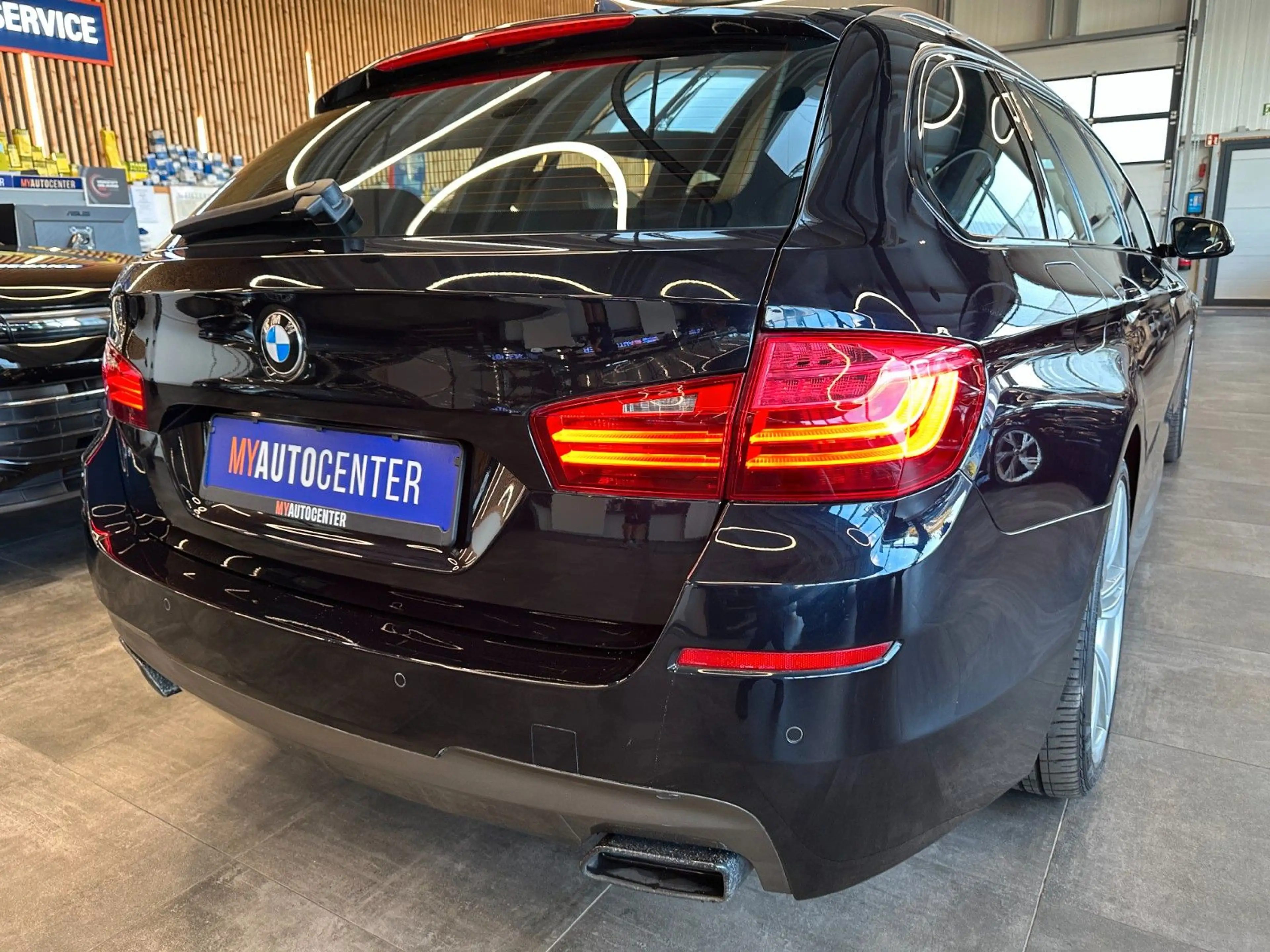 BMW 550 *Vollausstattung*HeadUP*4-ZONEN*AHK*LEDER* — photo 2