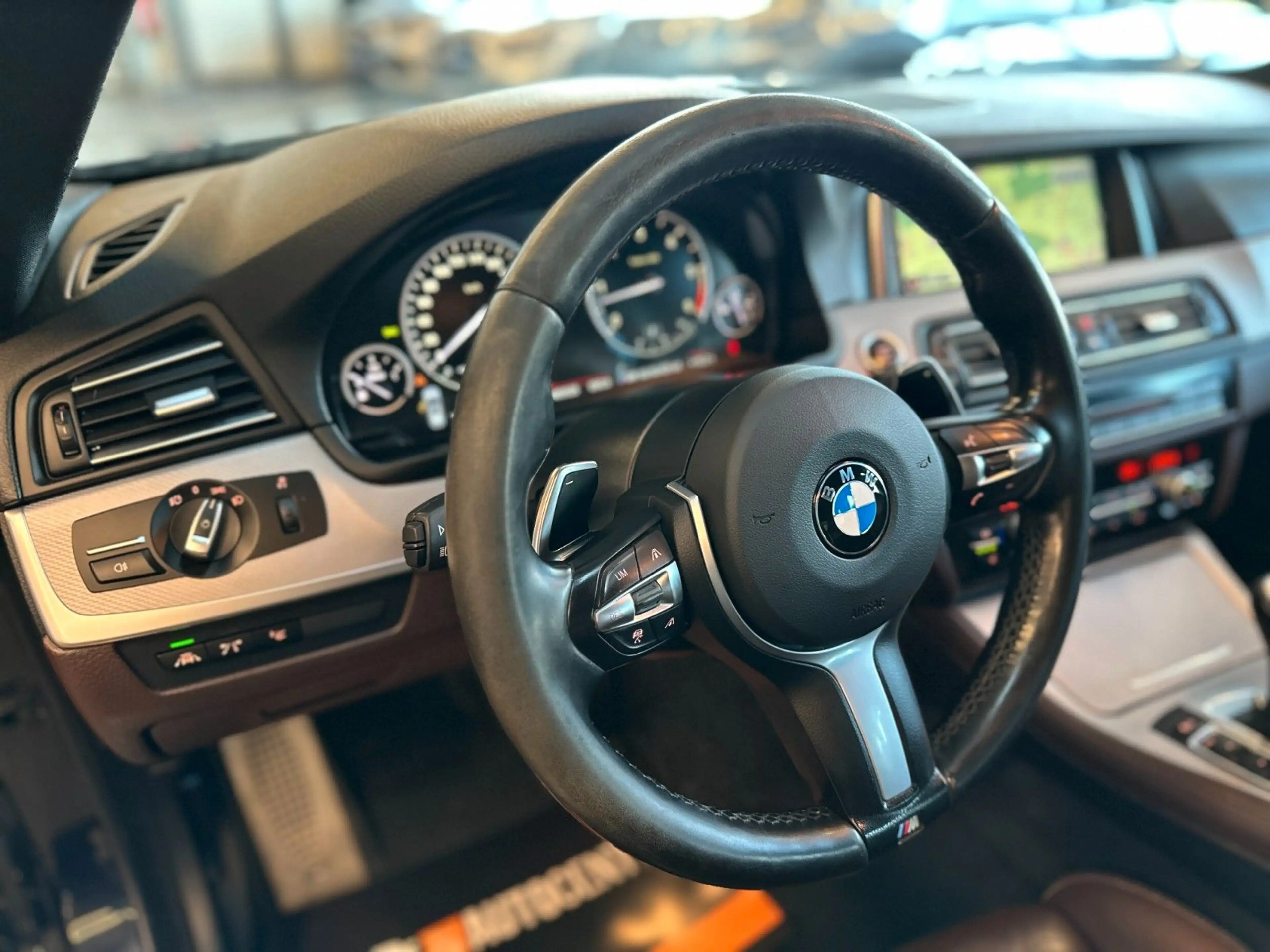 BMW 550 *Vollausstattung*HeadUP*4-ZONEN*AHK*LEDER* — photo 10
