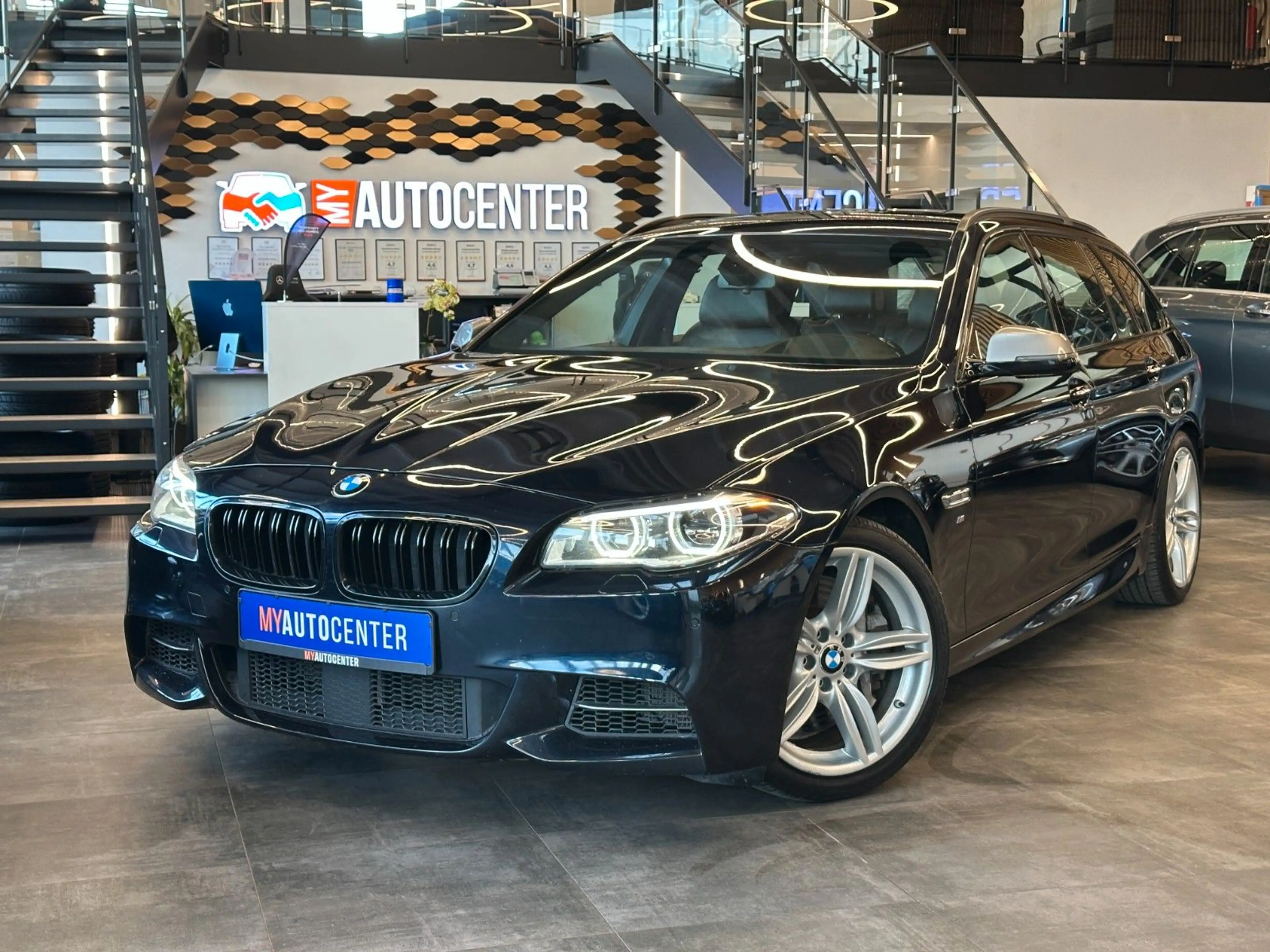BMW 550 *Vollausstattung*HeadUP*4-ZONEN*AHK*LEDER*