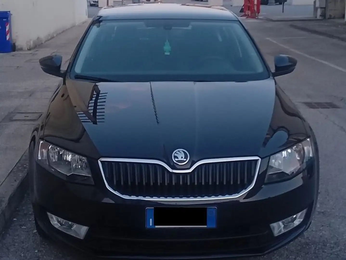 Skoda Octavia Cambio Aut POCHI KM Чорний - 1