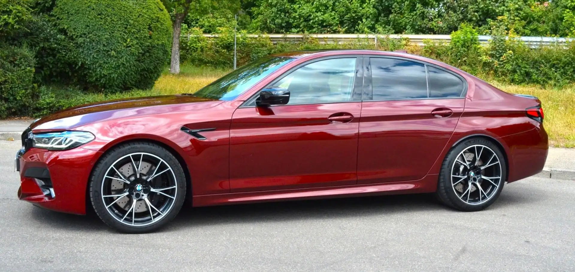 BMW M5 Lim. Competition TOP AUSSTATTUNG Rouge - 2