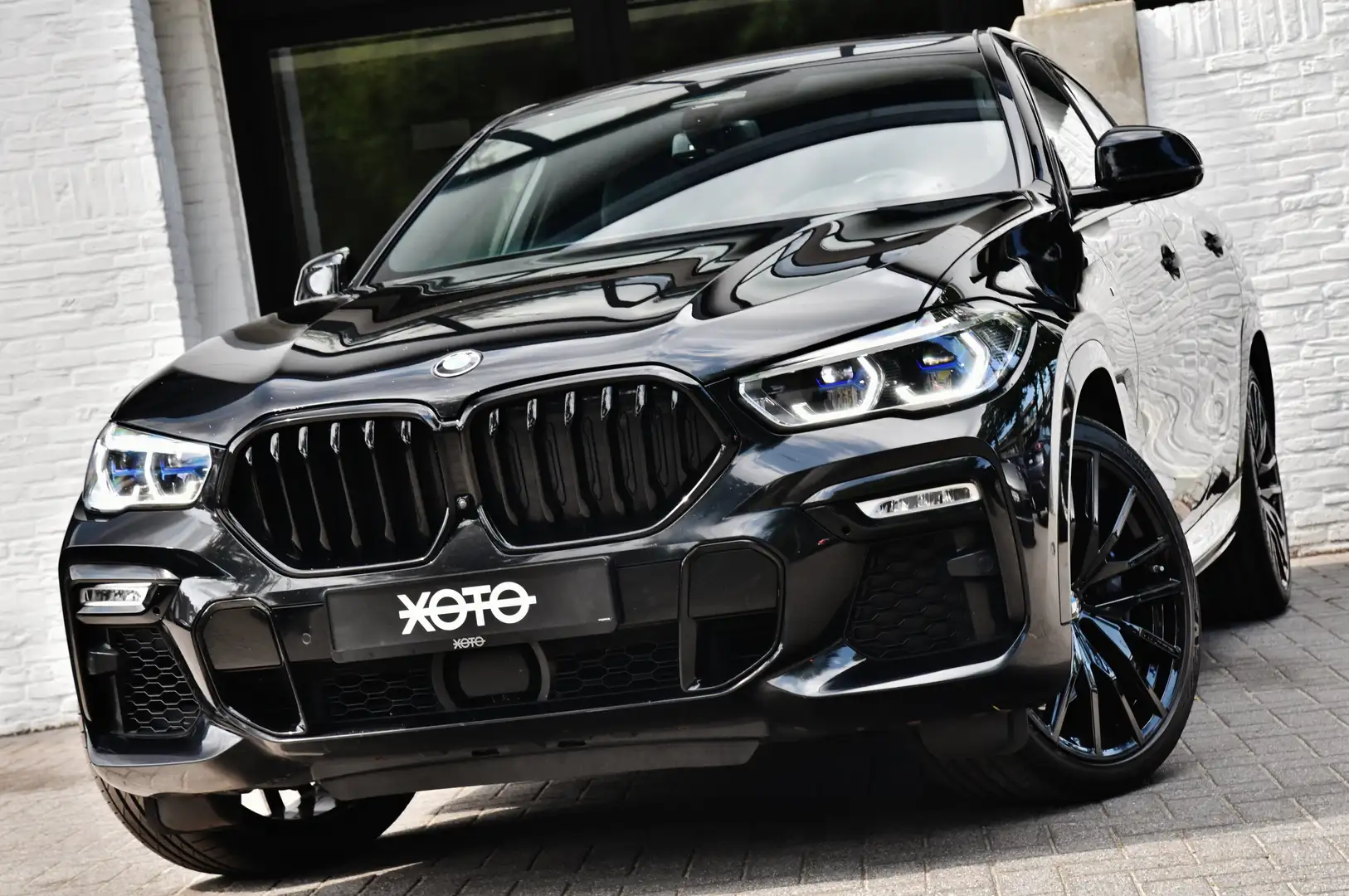 BMW X6 M50 dAS * NP: € 140.050 / 1HD.  / FULL OPTION * Zwart - 1