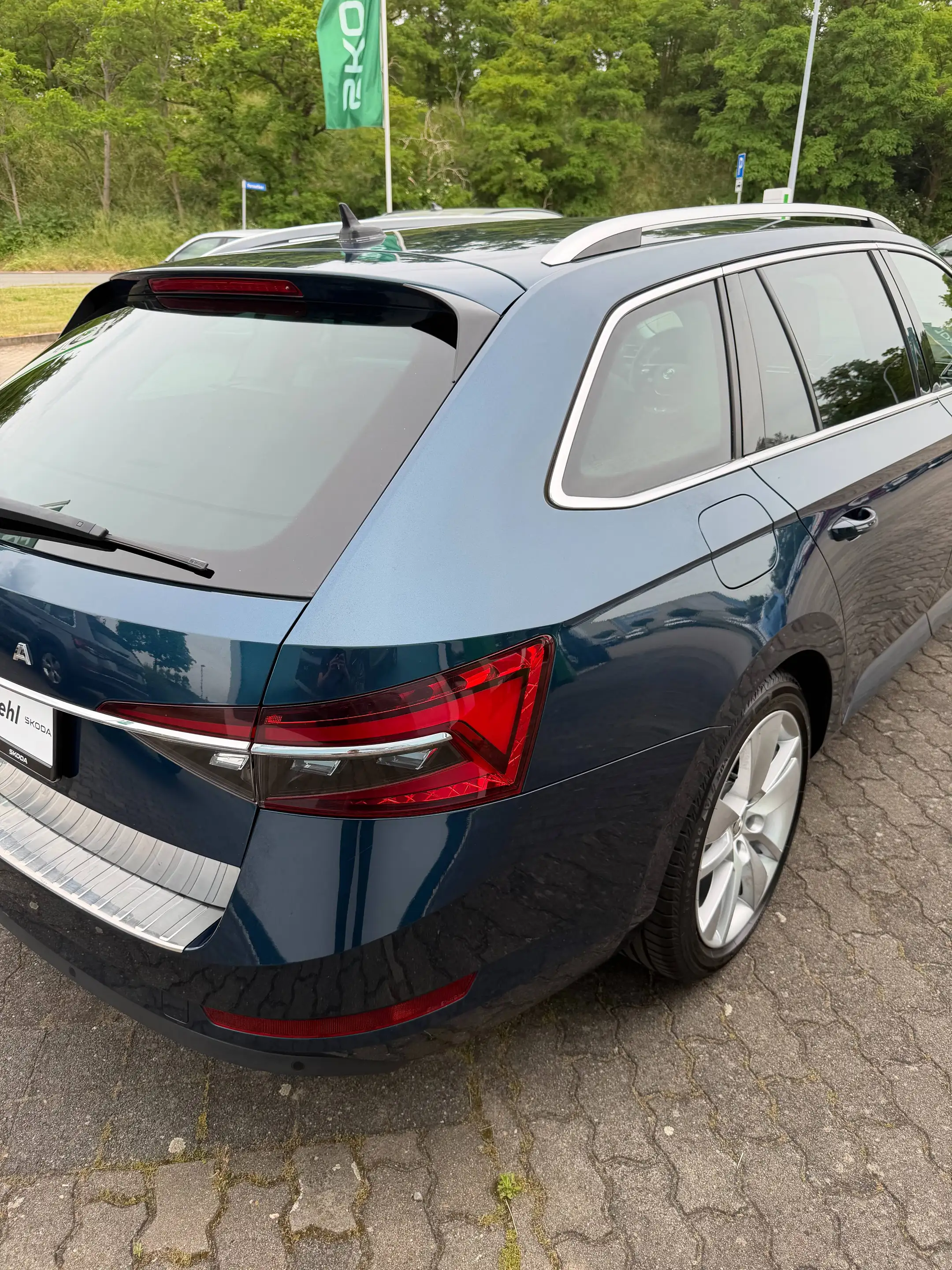 Skoda Superb Premium Edition* 2,0 TDI 147 kW* DSG* Navi* AHZ — photo 6