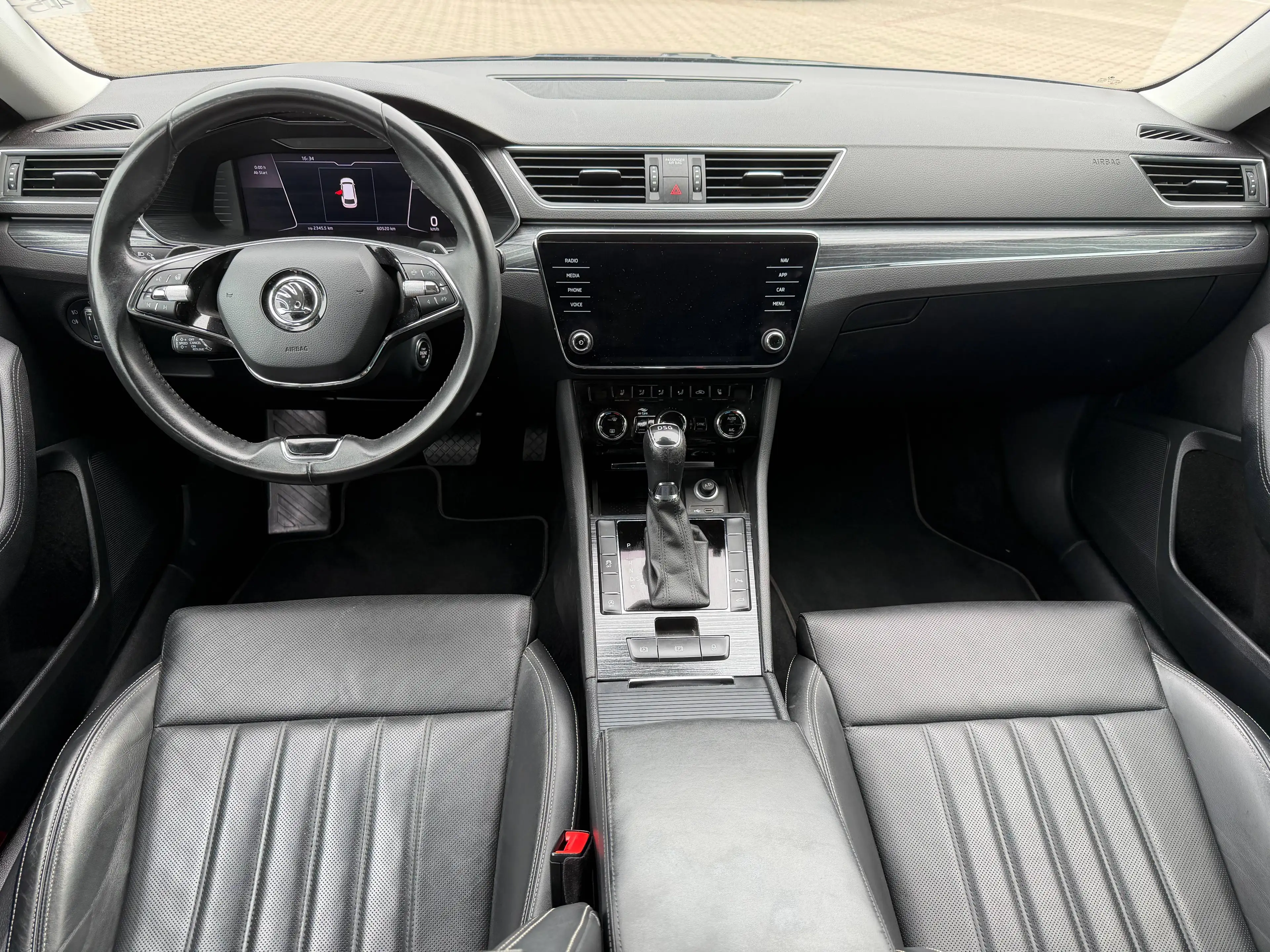 Skoda Superb Premium Edition* 2,0 TDI 147 kW* DSG* Navi* AHZ — photo 12