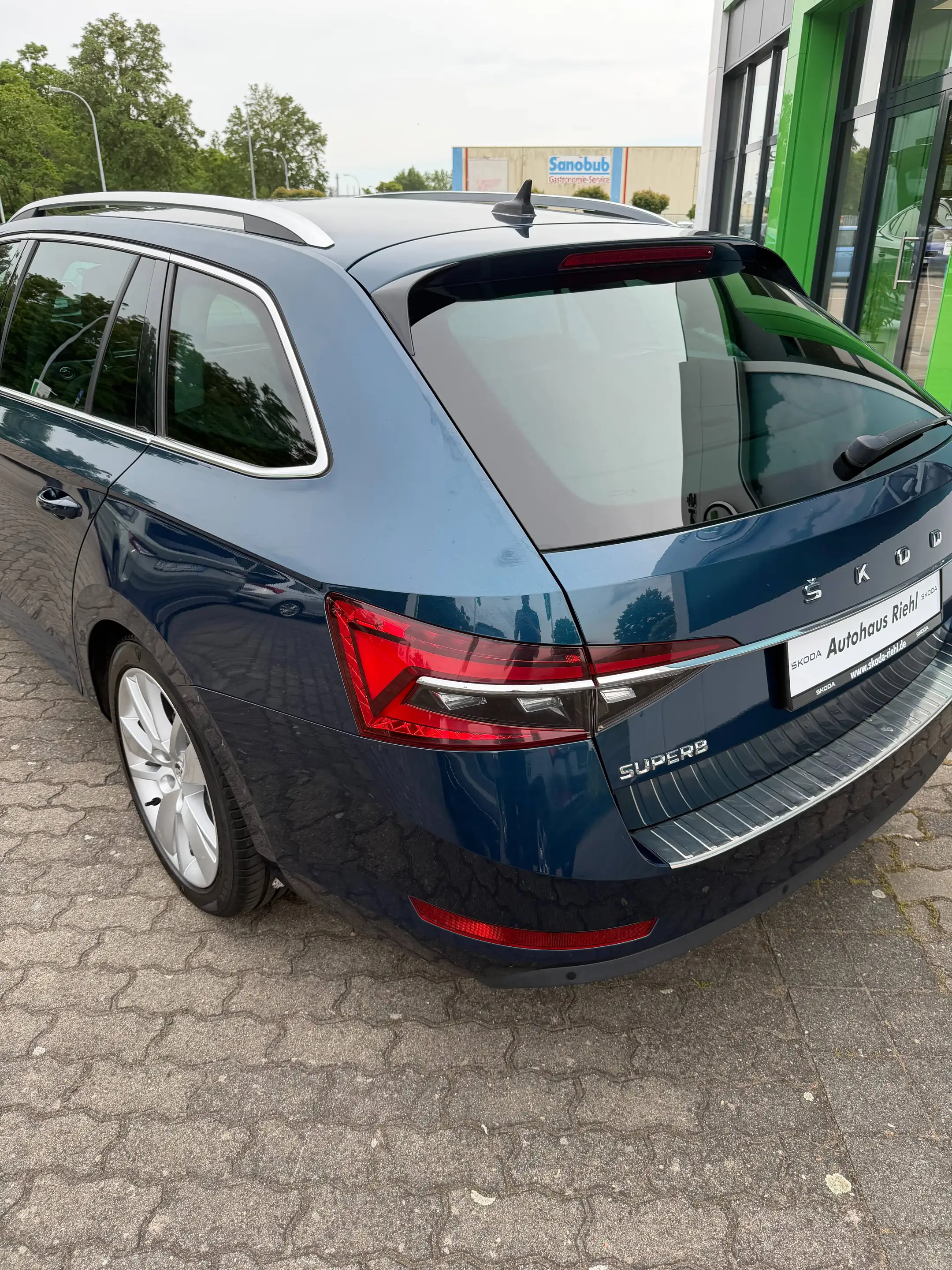 Skoda Superb Premium Edition* 2,0 TDI 147 kW* DSG* Navi* AHZ — photo 8