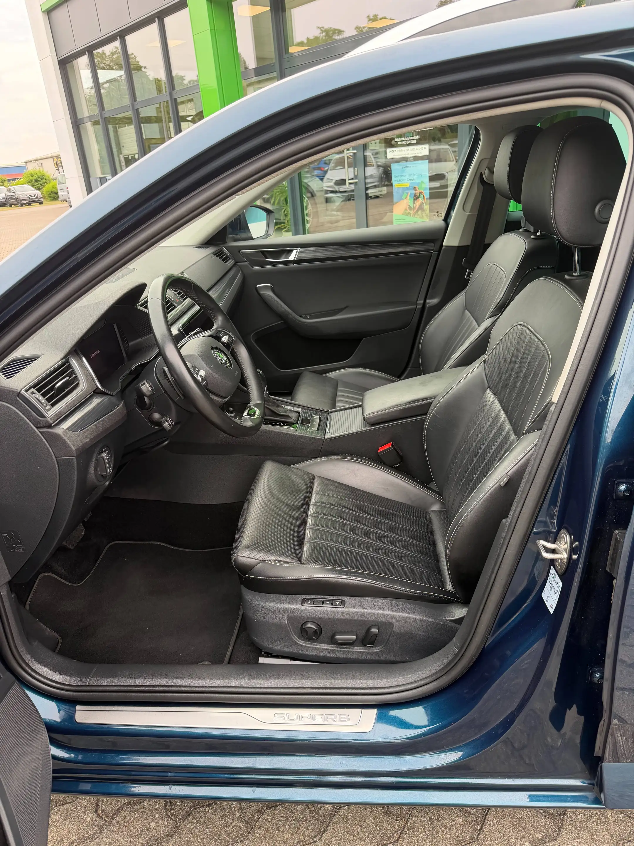 Skoda Superb Premium Edition* 2,0 TDI 147 kW* DSG* Navi* AHZ — photo 11