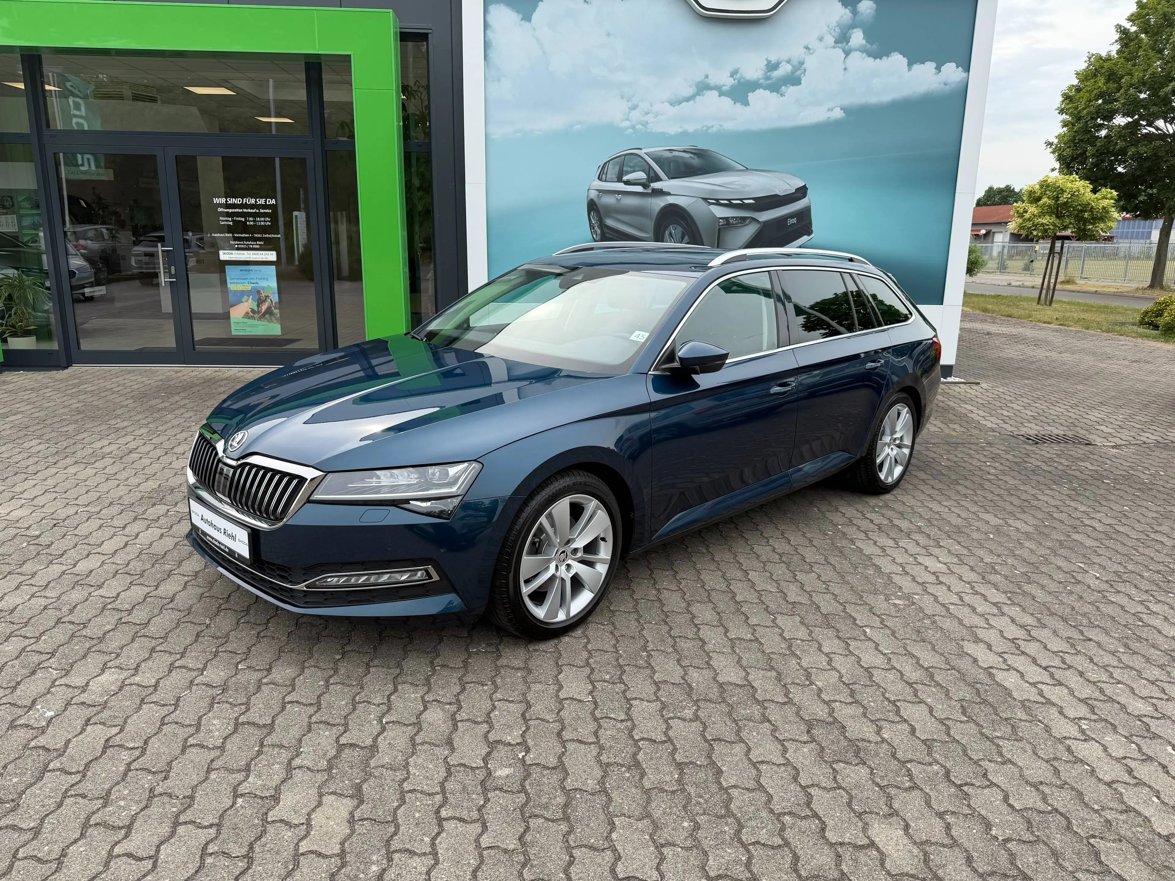 Skoda Superb Premium Edition* 2,0 TDI 147 kW* DSG* Navi* AHZ — photo 2