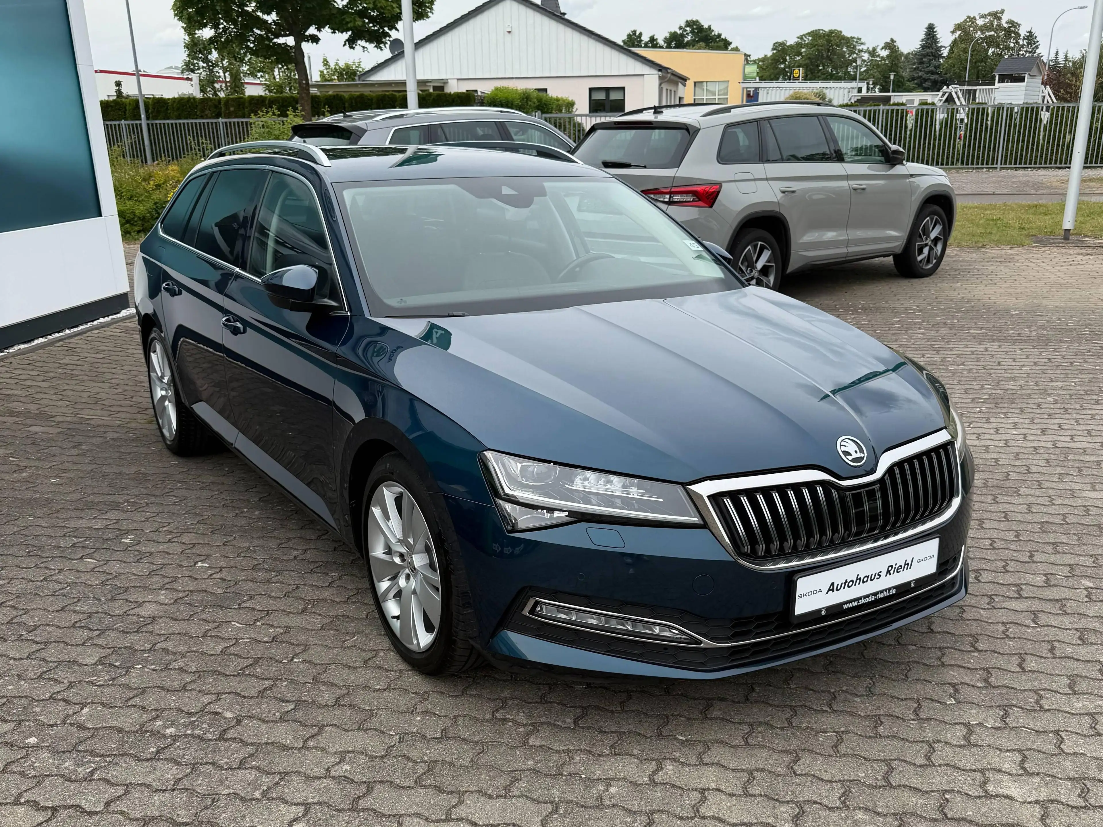 Skoda Superb Premium Edition* 2,0 TDI 147 kW* DSG* Navi* AHZ — photo 4