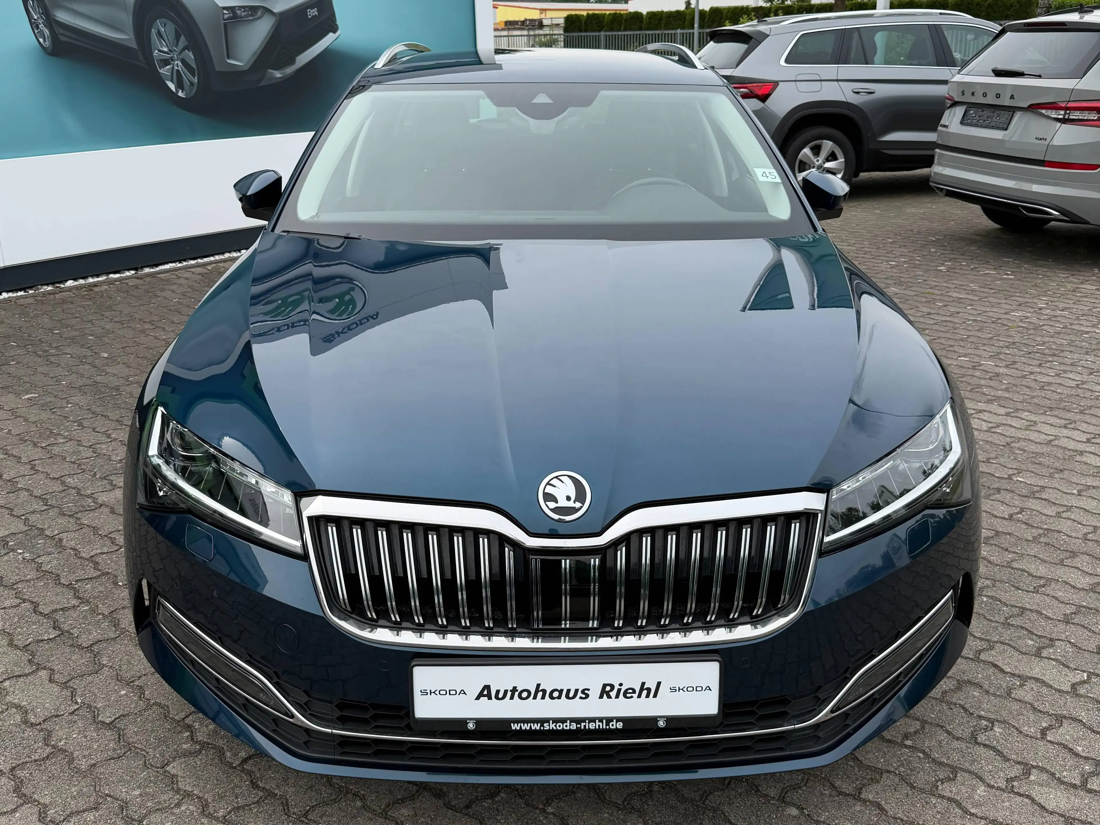 Skoda Superb Premium Edition* 2,0 TDI 147 kW* DSG* Navi* AHZ — photo 3