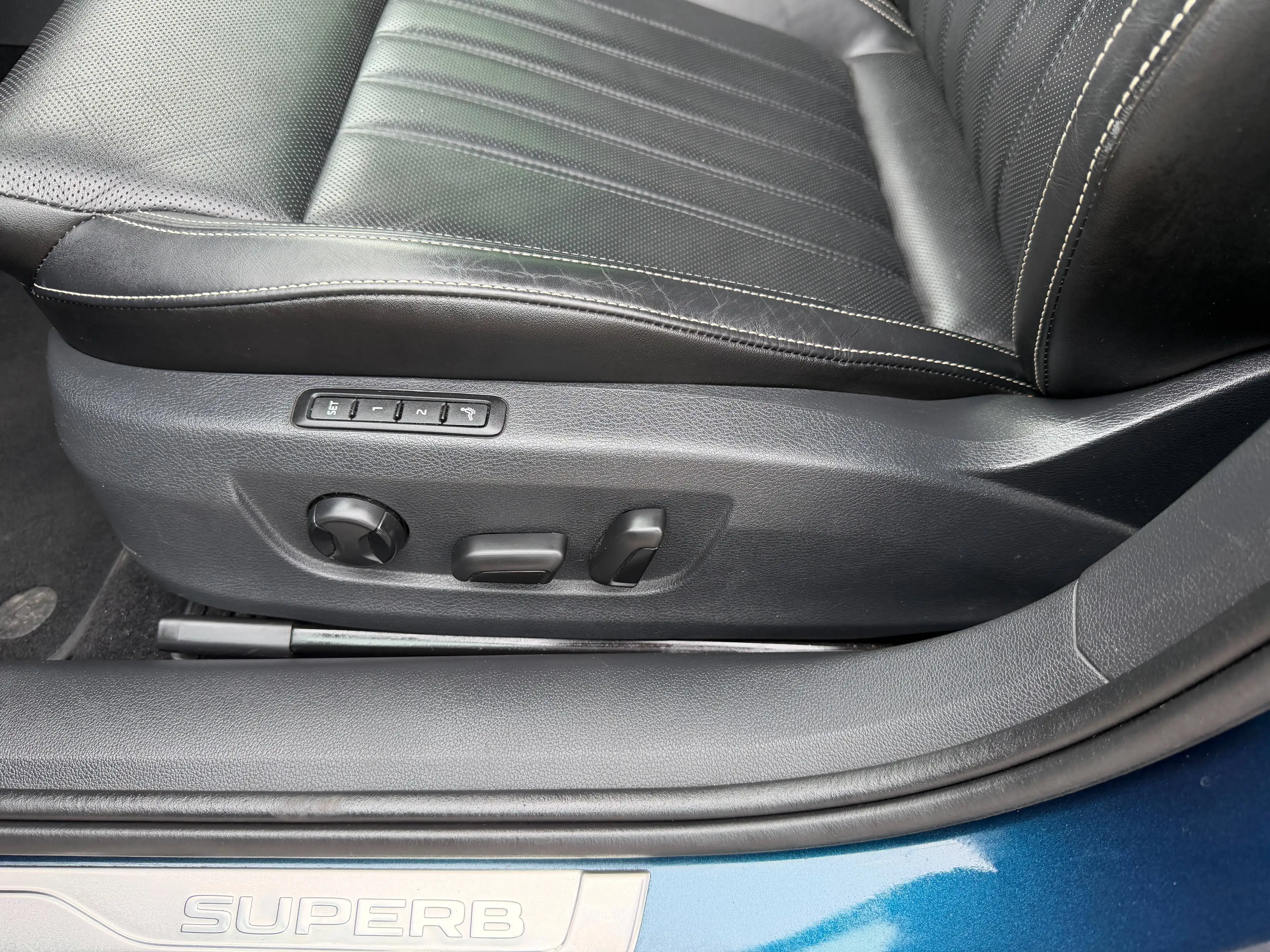 Skoda Superb Premium Edition* 2,0 TDI 147 kW* DSG* Navi* AHZ — photo 13