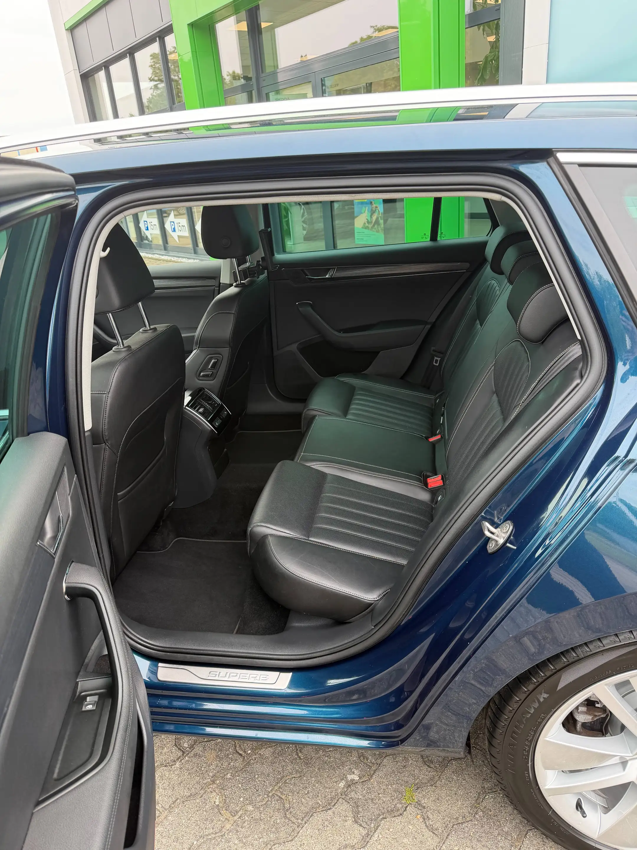 Skoda Superb Premium Edition* 2,0 TDI 147 kW* DSG* Navi* AHZ — photo 14