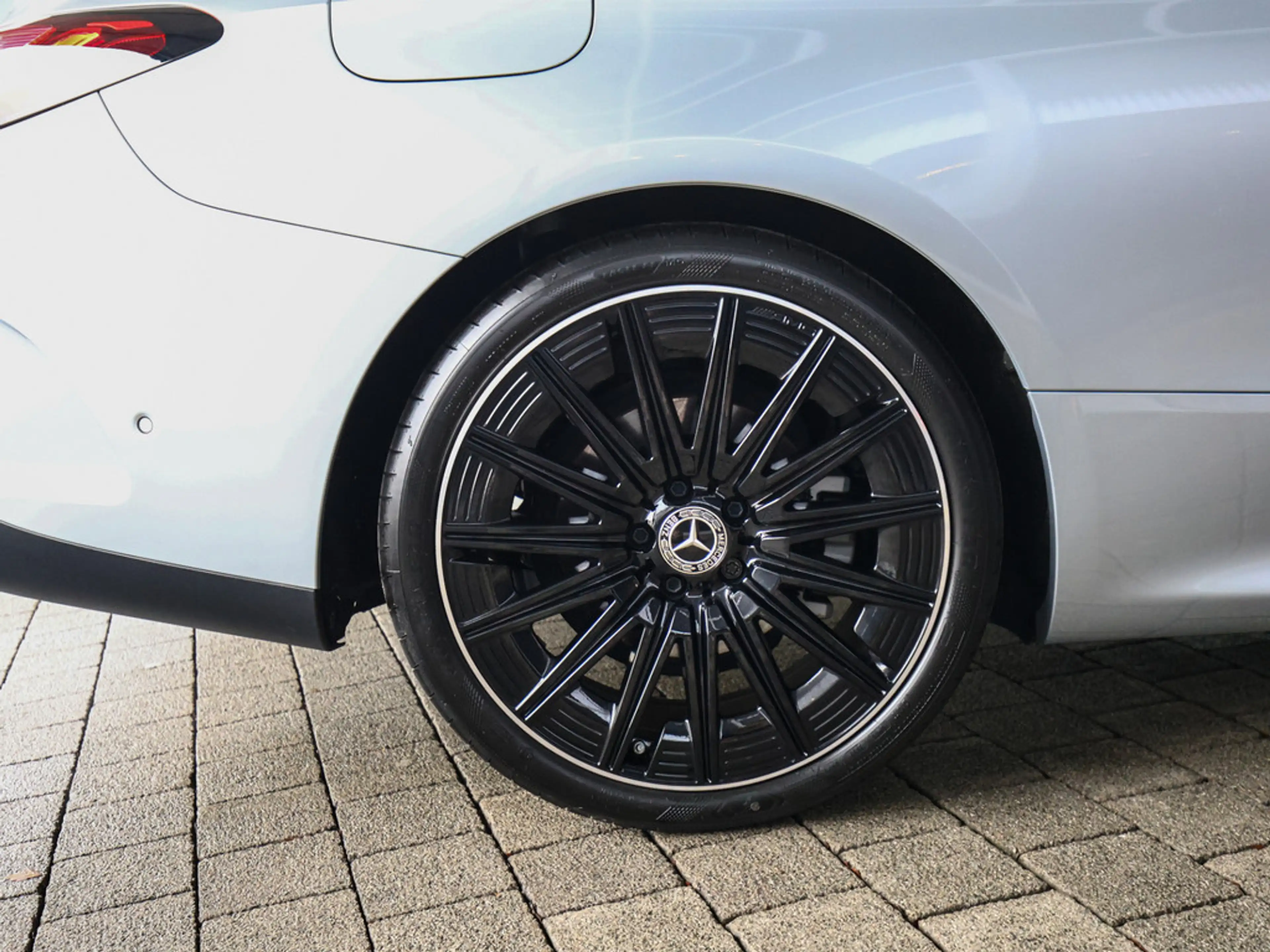 Mercedes-Benz CLE 300 4M Coupé AMG Sport Premium+ Distr. LE — photo 9