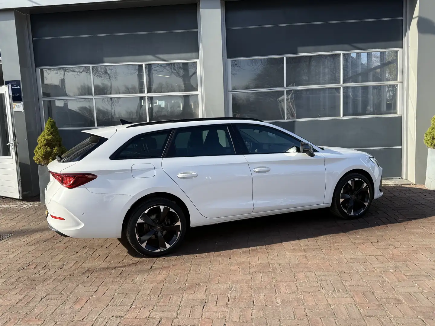 CUPRA Leon Sportstourer 1.4 e-Hybrid VZ Adrenaline Hybride Na Wit - 2