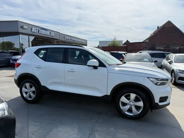 Volvo XC40 view 4