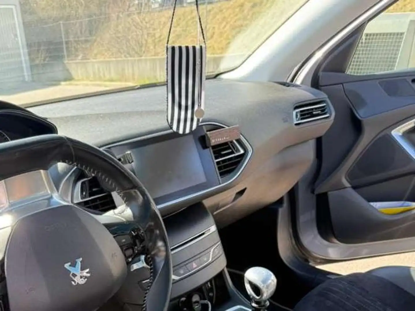 Peugeot 308 308 1,2 PureTech Allure S Silber - 2