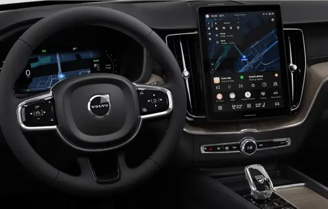 Volvo XC60 T6 AWD PHEV Ultra Bright Ansicht 4