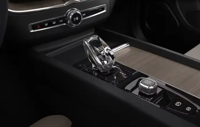 Volvo XC60 T6 AWD PHEV Ultra Bright Ansicht 17