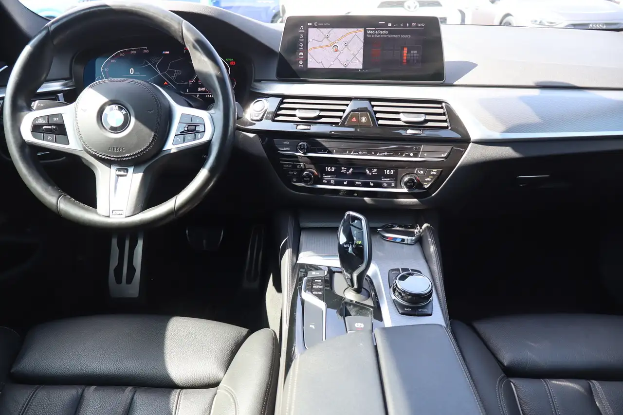 BMW 5 Series снимка BMW 5 Series