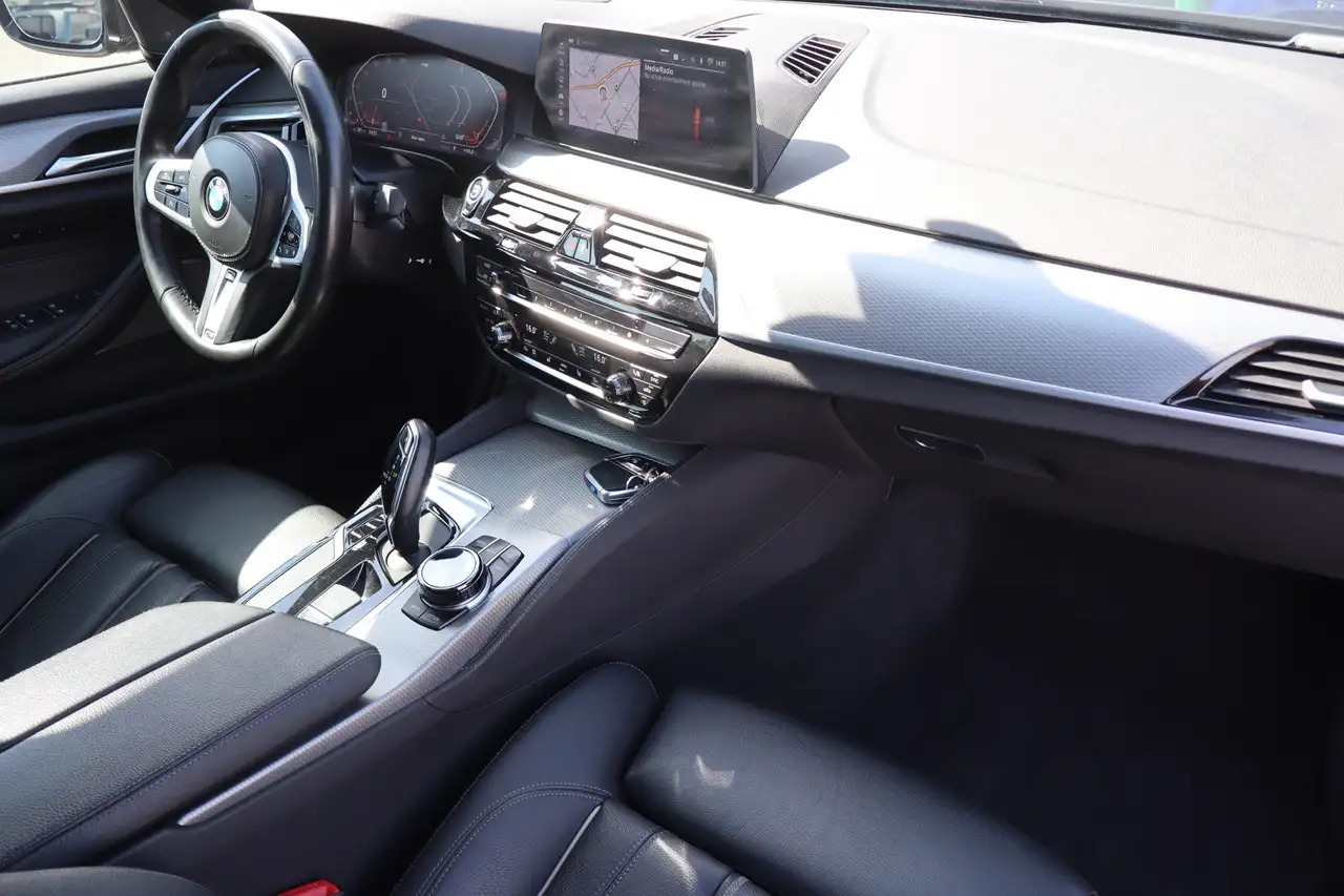 BMW 5 Series снимка BMW 5 Series