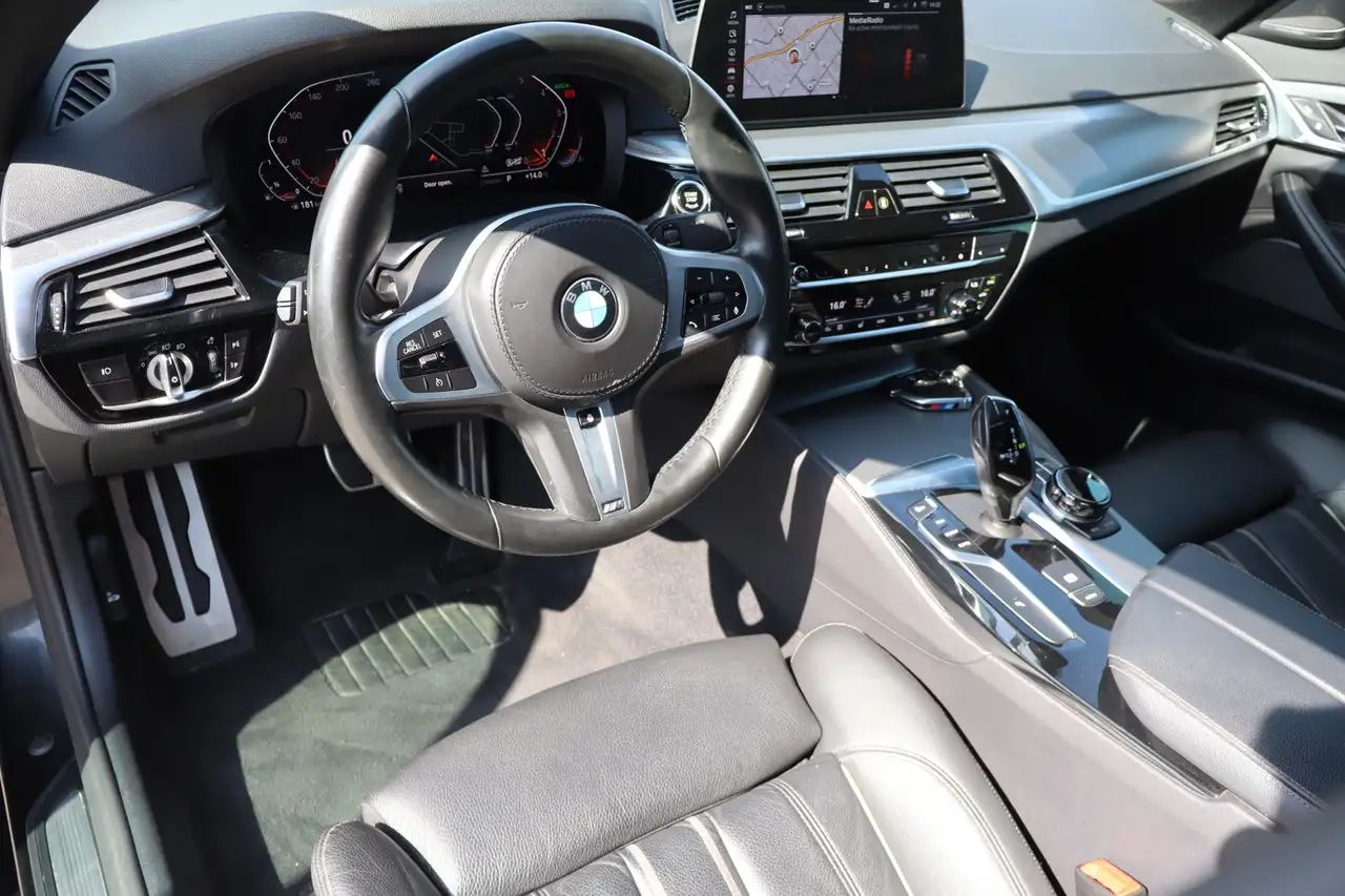 BMW 5 Series снимка BMW 5 Series