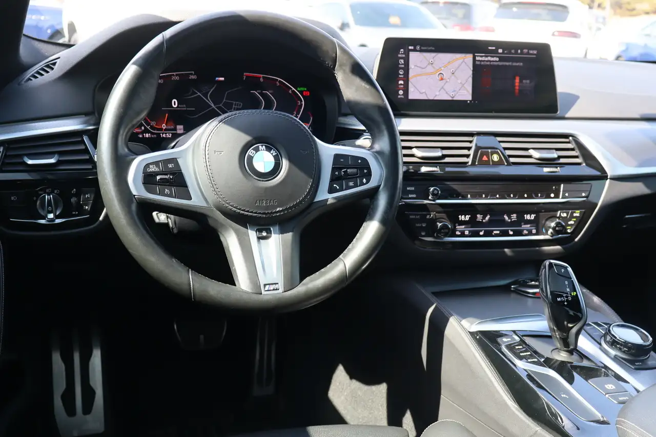 BMW 5 Series снимка BMW 5 Series