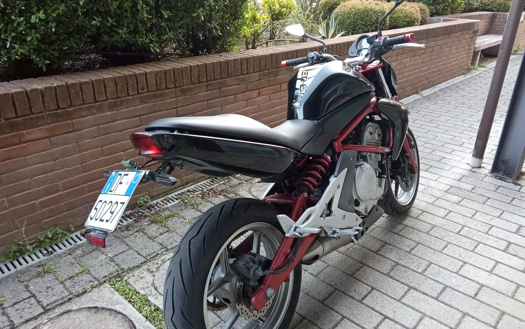 Kawasaki ER - 6 N Červená - 1