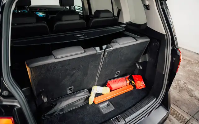 Volkswagen Touran view 8