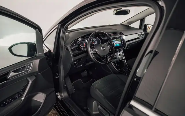 Volkswagen Touran view 14
