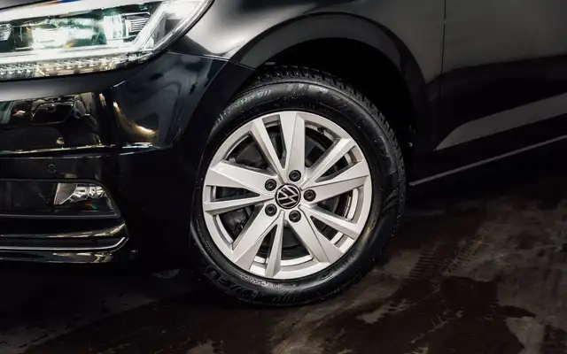 Volkswagen Touran view 6