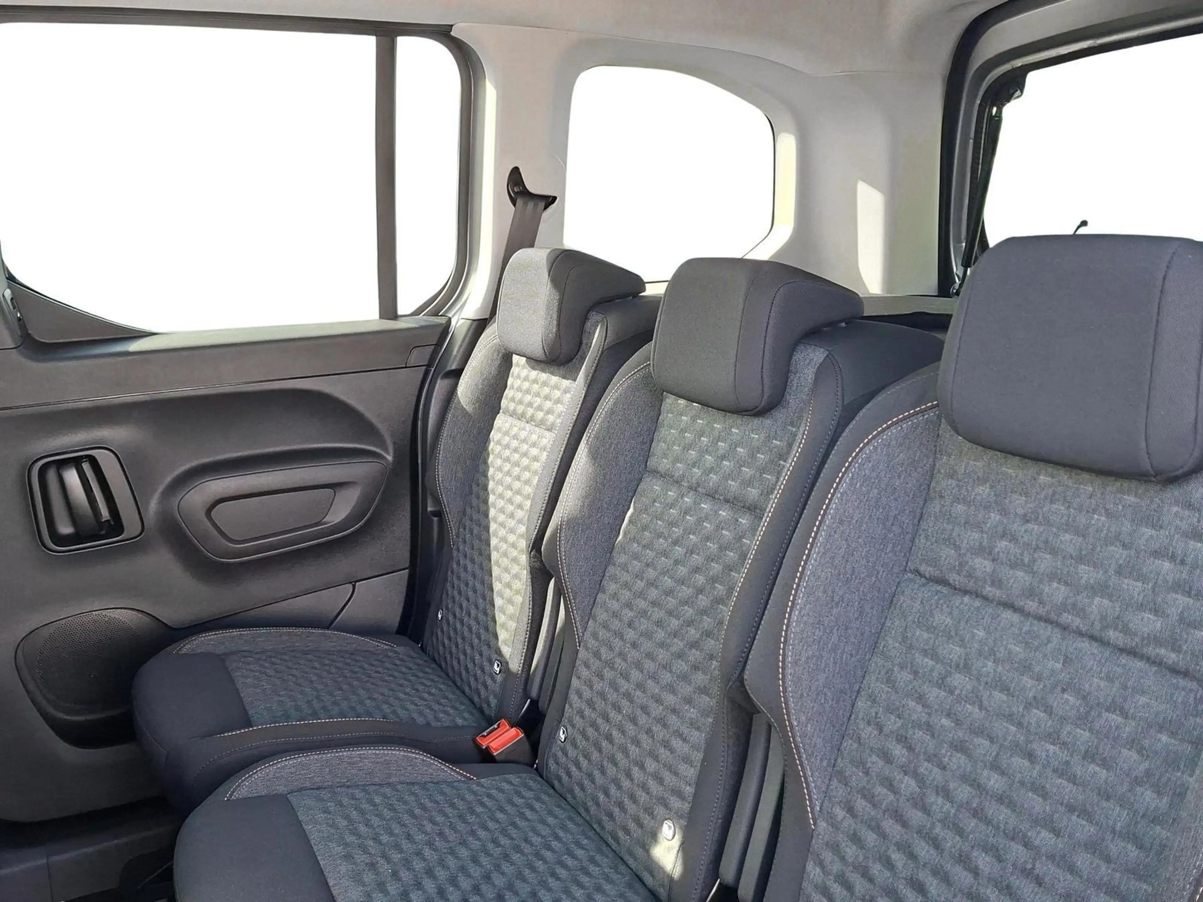 Peugeot Rifter L1 GT Diesel 130 EAT8 — photo 8