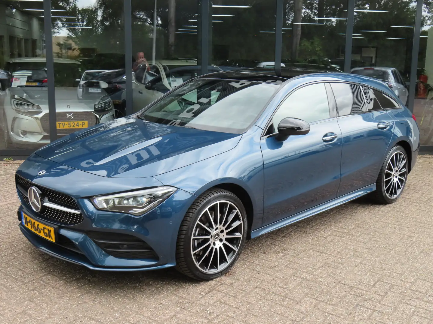 Mercedes-Benz CLA 250 Shooting Brake 250e AMG Limited*Panorama*LED* Blauw - 2