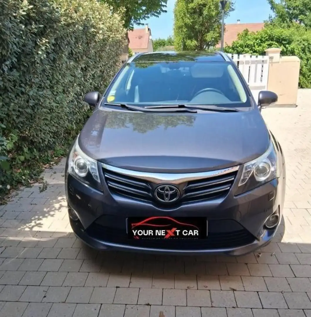 Toyota Avensis Touring Sports Gris - 1