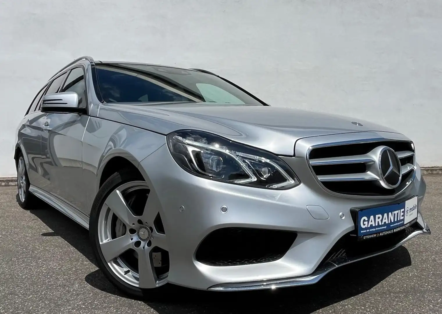 Mercedes-Benz E 500 CGI Avantgarde AMG PANO ACC AHK AIRMATIC Stříbrná - 2