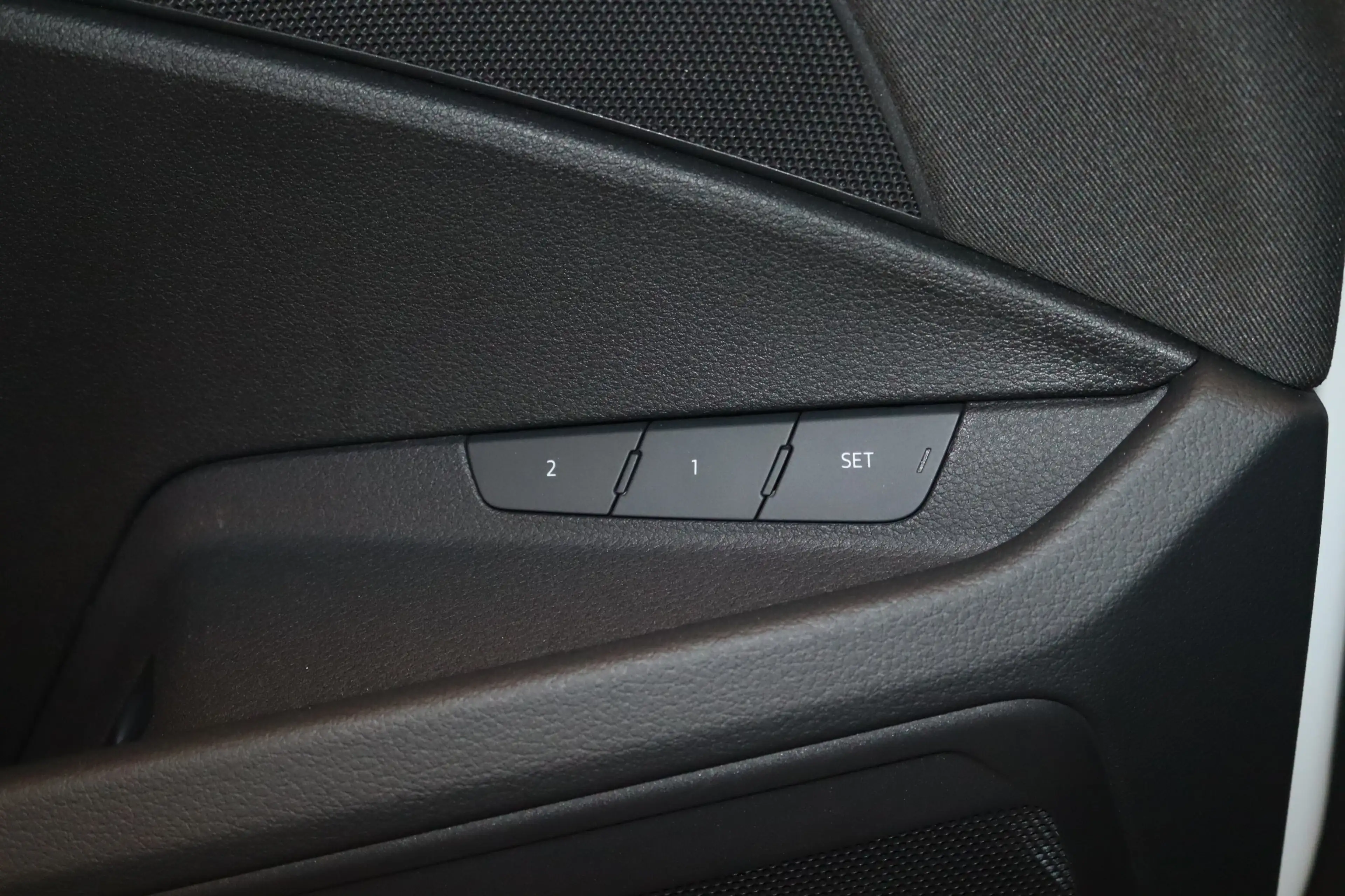 Audi e-tron 55 qu. S line-LUFT-PANO-AHK-LED-HUD-SHZ- — photo 5