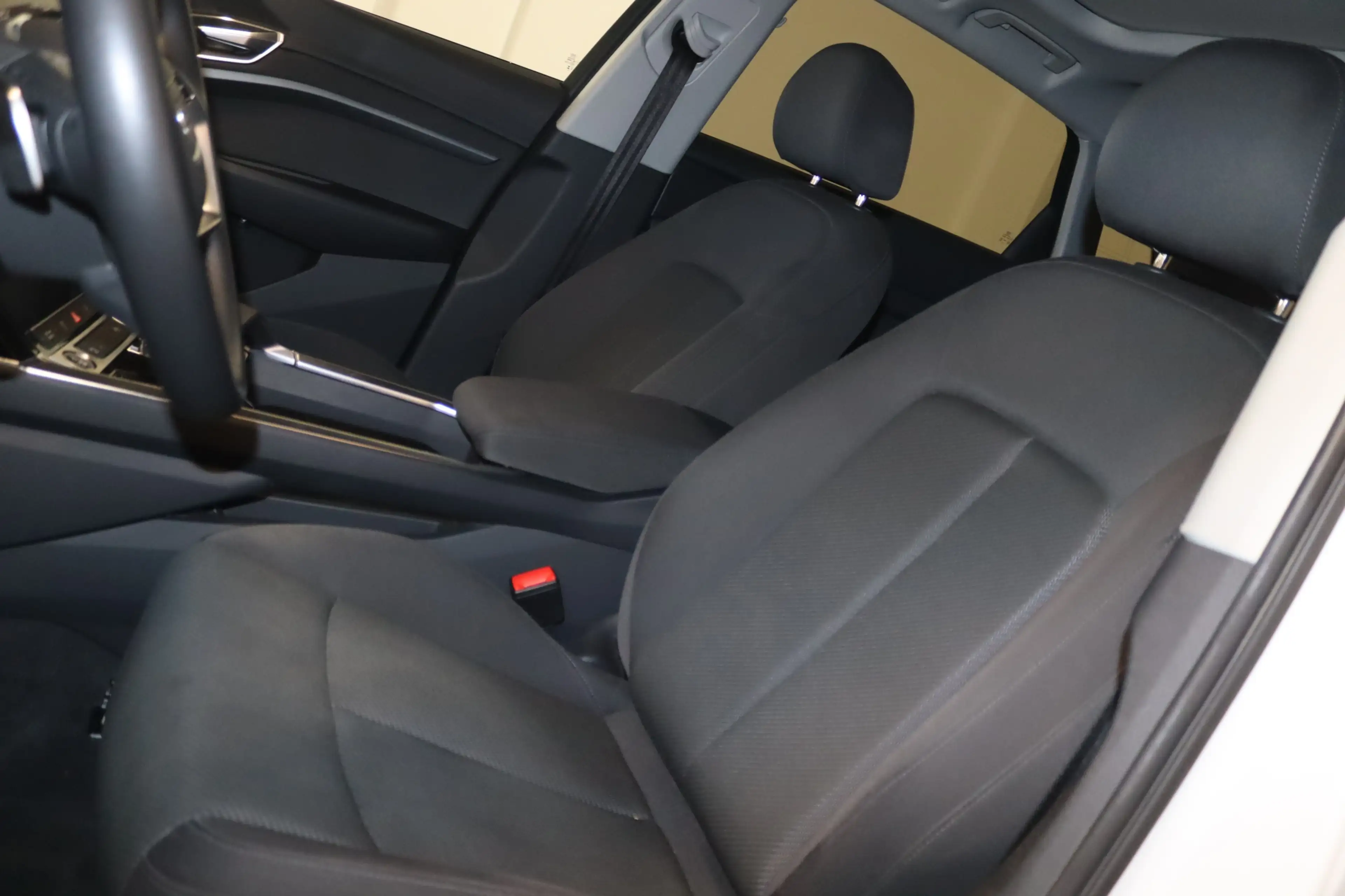 Audi e-tron 55 qu. S line-LUFT-PANO-AHK-LED-HUD-SHZ- — photo 4