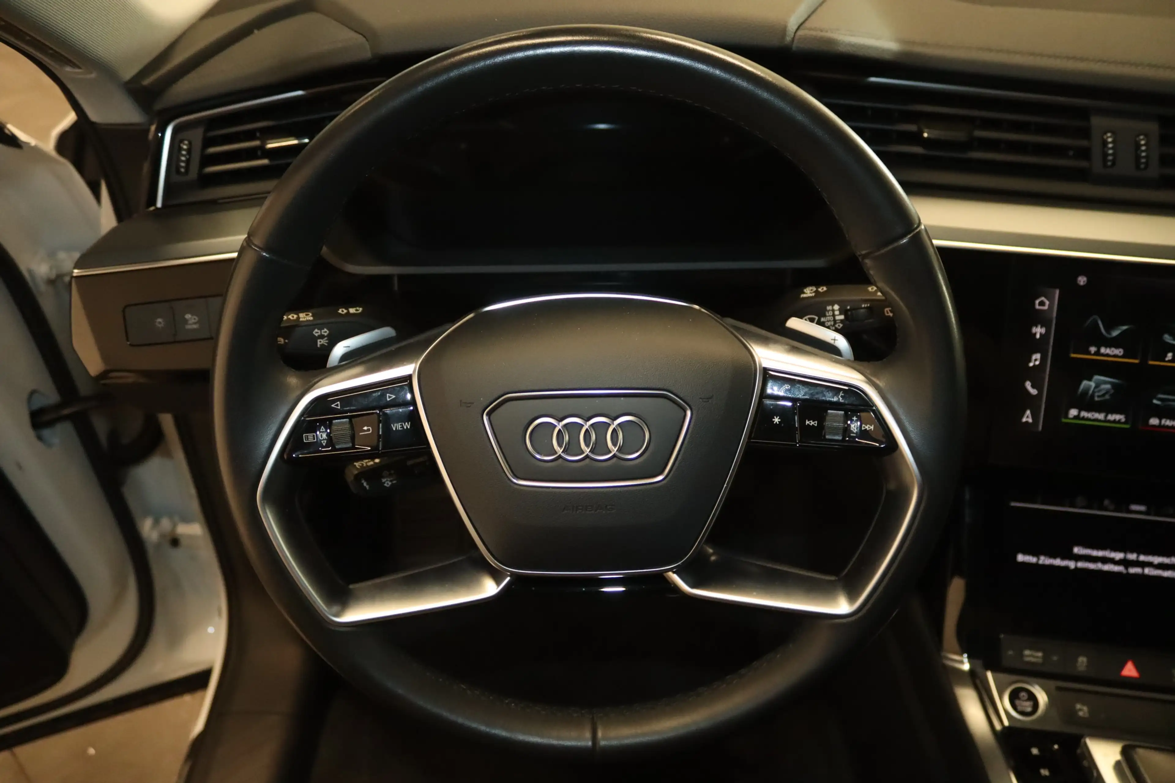 Audi e-tron 55 qu. S line-LUFT-PANO-AHK-LED-HUD-SHZ- — photo 6