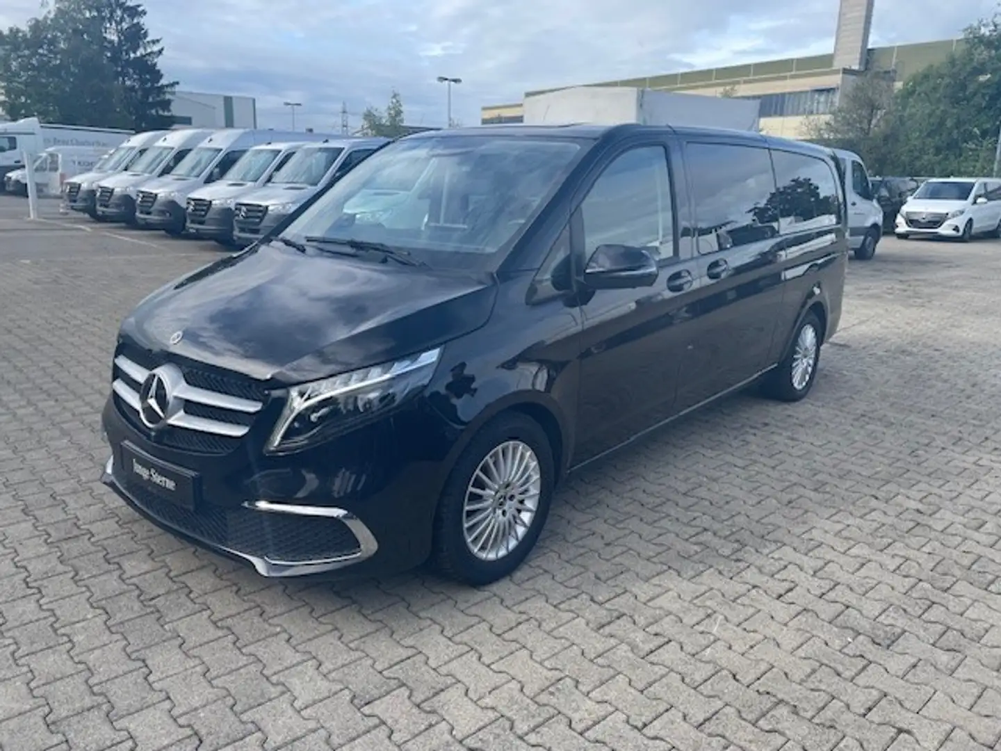 Mercedes-Benz V 300 d EXTRALANG/MBUX/LEDER/360°/DISTRONIC/BURMESTER/ST Negro - 2