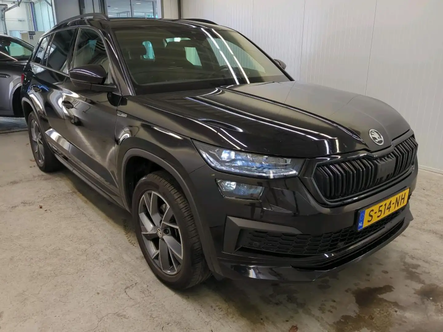 Skoda Kodiaq 1.5 TSI Sportline Business Leer Zwart - 2