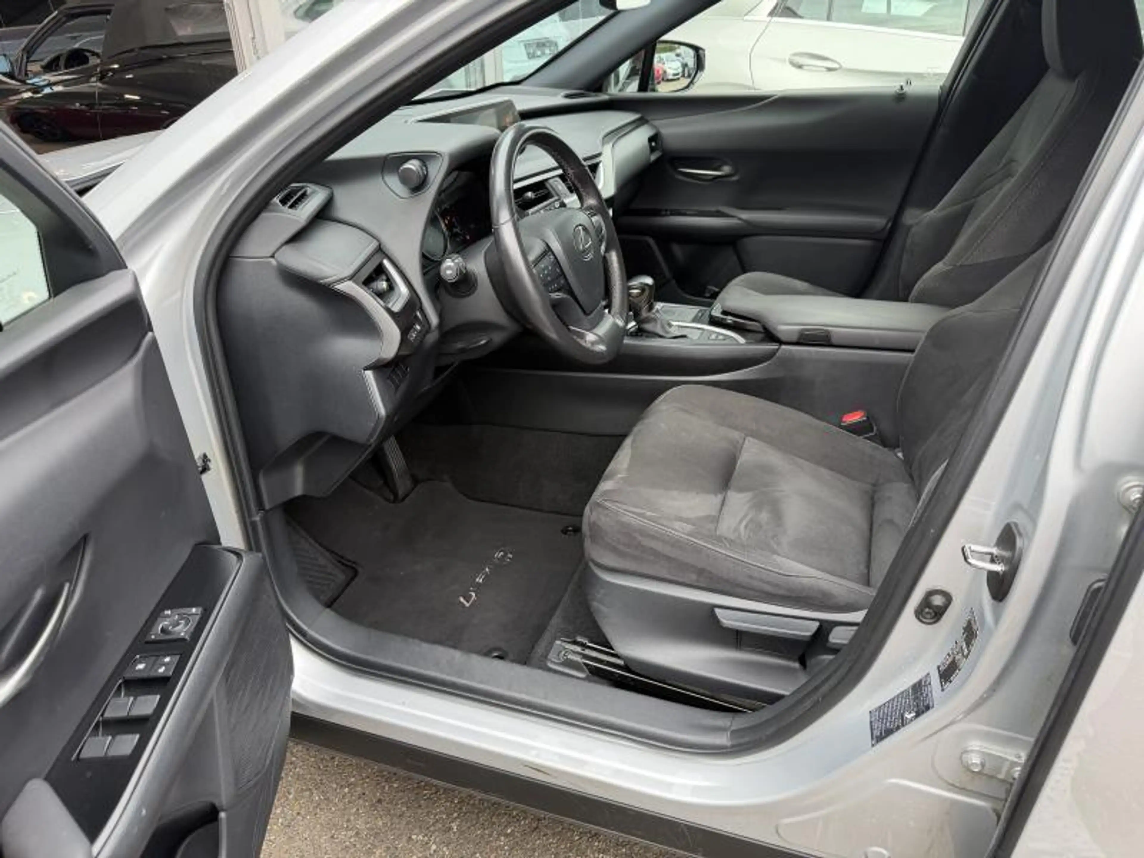 Lexus UX 250h 250h AWD Executive — photo 8