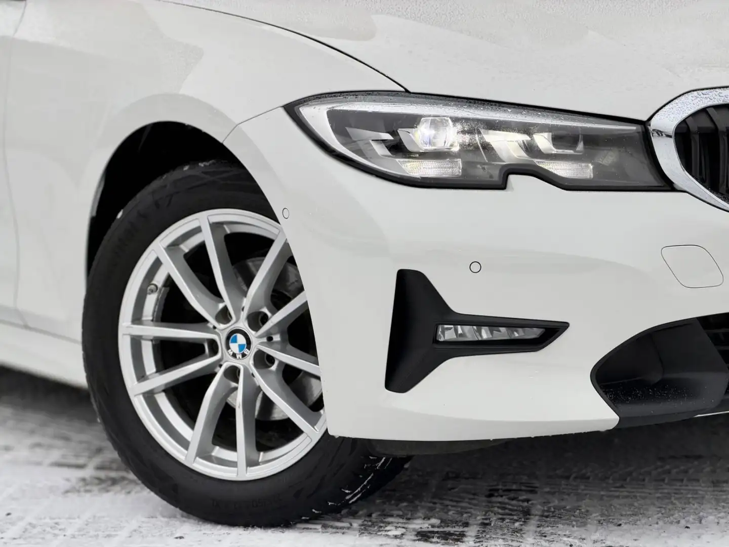 BMW 318 i Touring SportLine*Shz*LED*Kam*Apple-CarPlay Weiß - 2