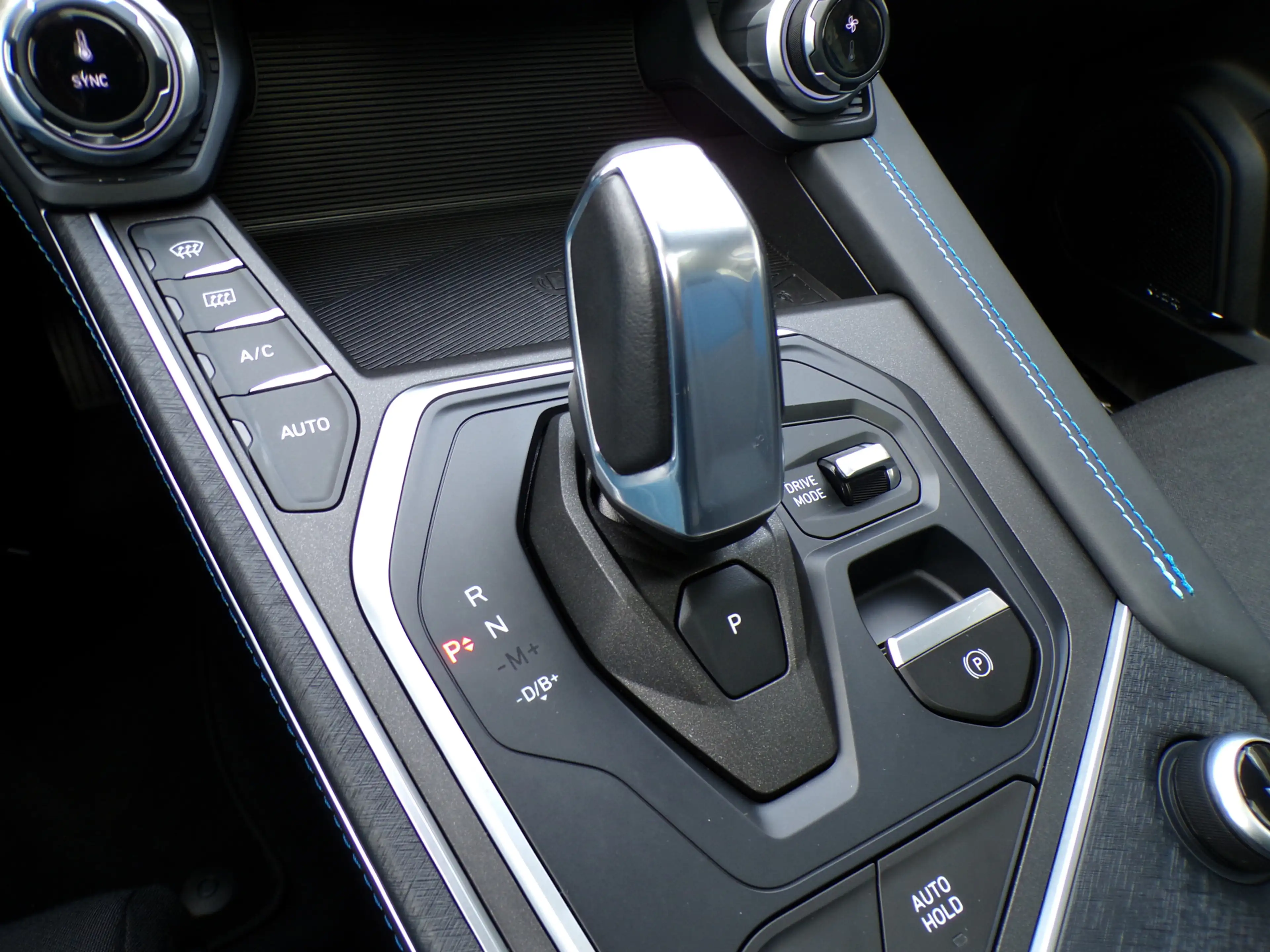 Lynk & Co 01 1.5, Black Style / Full LED / Elektr. Schuifdak / — photo 18