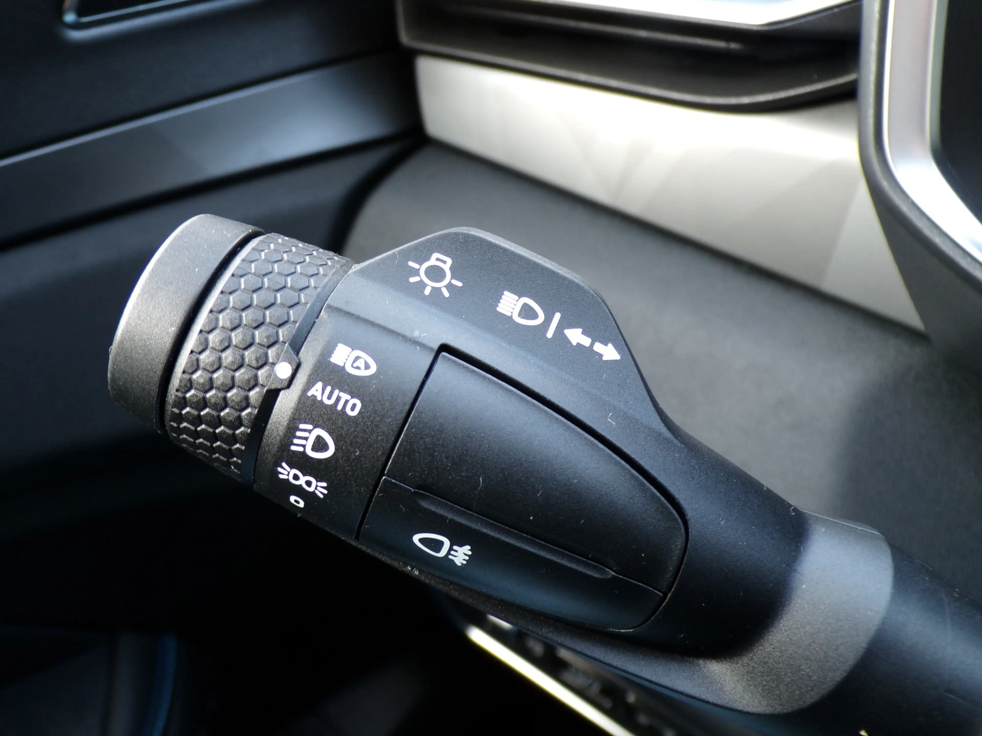 Lynk & Co 01 1.5, Black Style / Full LED / Elektr. Schuifdak / — photo 13