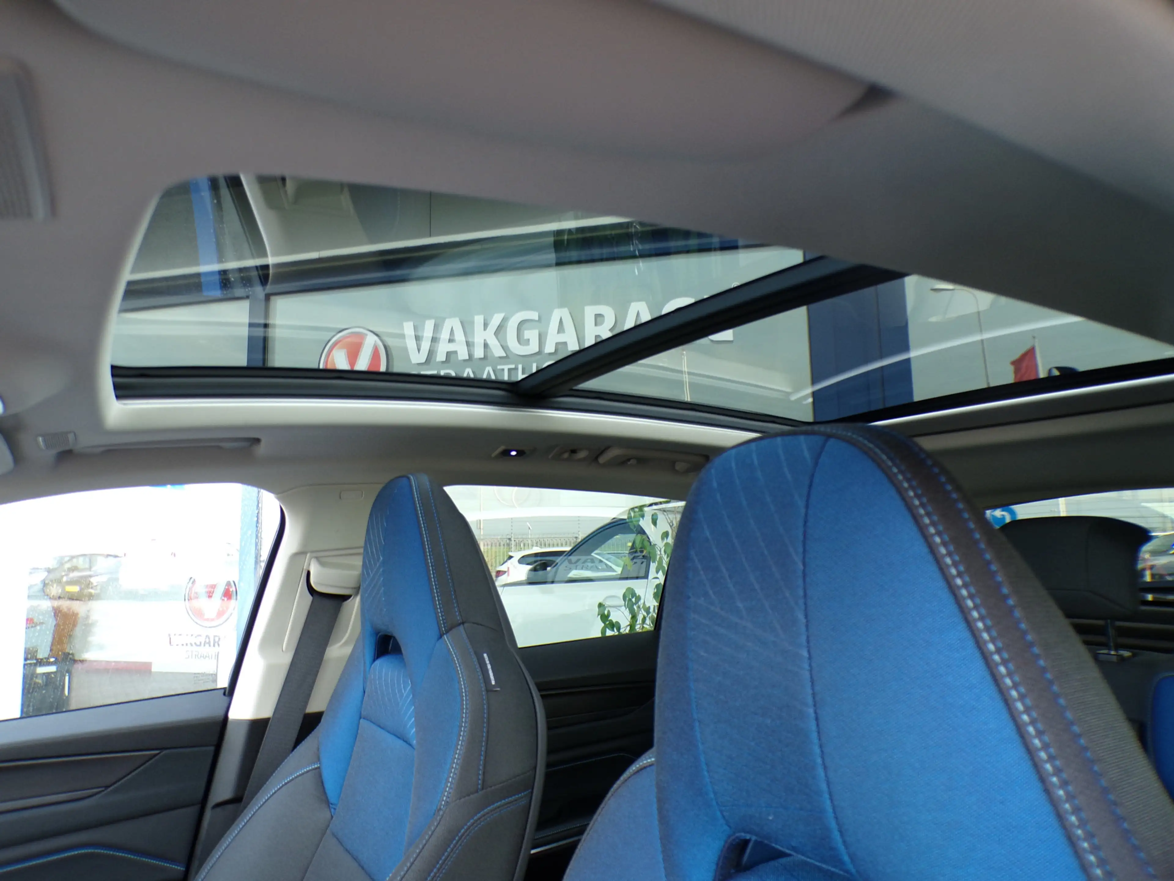 Lynk & Co 01 1.5, Black Style / Full LED / Elektr. Schuifdak / — photo 6
