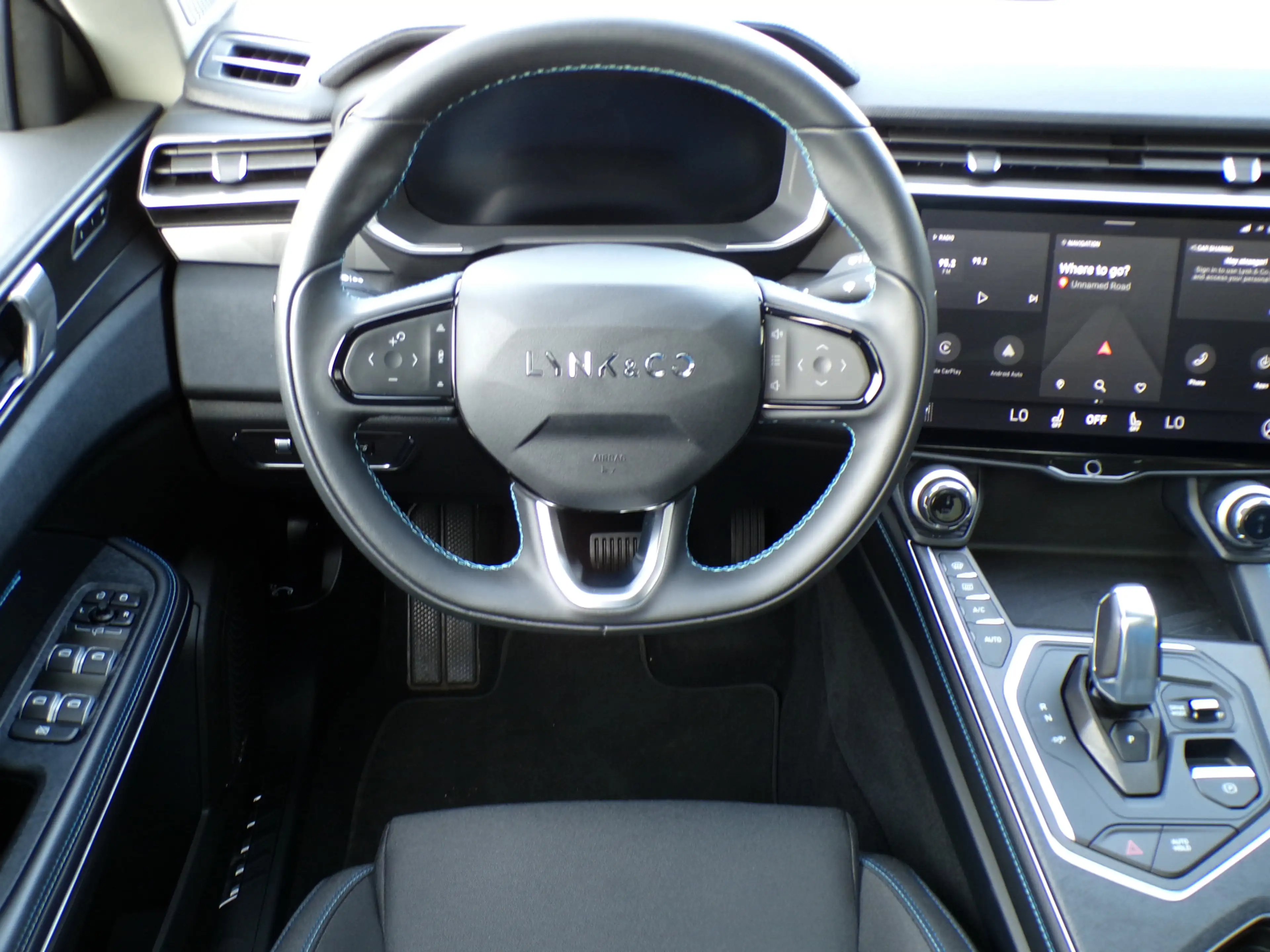 Lynk & Co 01 1.5, Black Style / Full LED / Elektr. Schuifdak / — photo 9