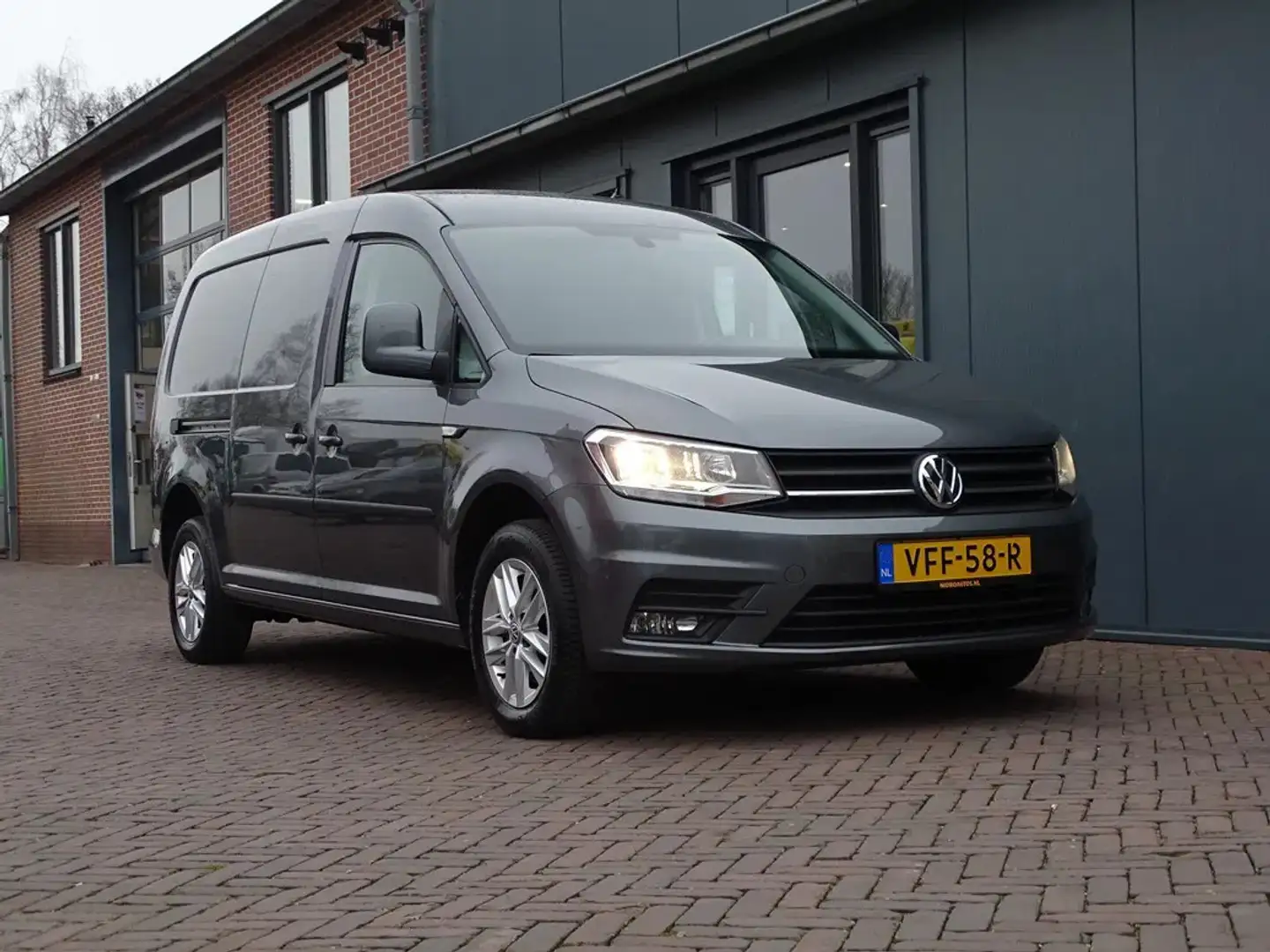 Volkswagen Caddy 2.0 TDI AUT MAXI LMV CARPLAY TR.HAAK Gris - 1